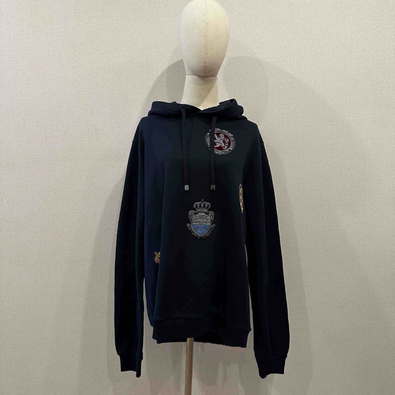 Dolce & Gabbana DG Dark Blue Badge Hoodie Size US L / EU 52-54 / 3 - 1 Thumbnail
