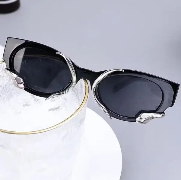 Japanese Brand Steampunk Rectangle Sunglasses for Women New Small Frames Pu Size ONE SIZE - 4 Thumbnail