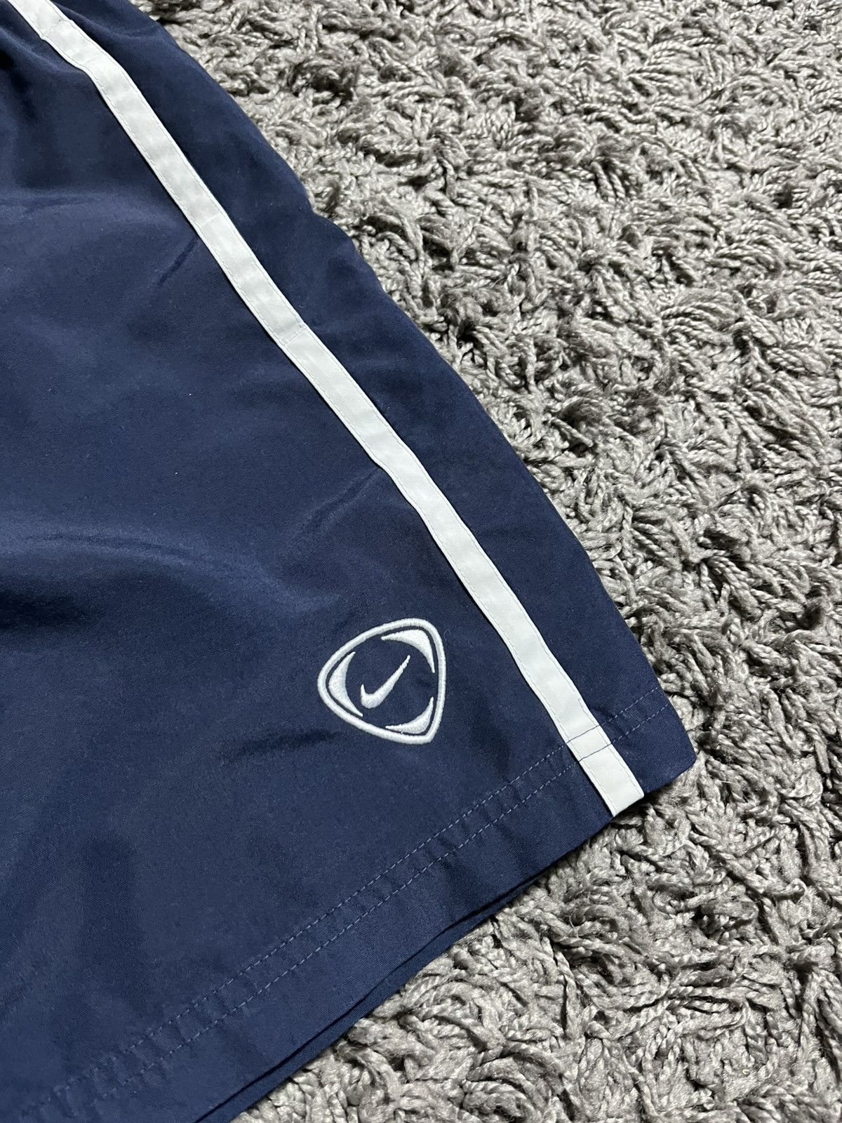Nike NIKE Y2K NYLON VINTAGE SHORTS Size US 30 / EU 46 - 3 Thumbnail