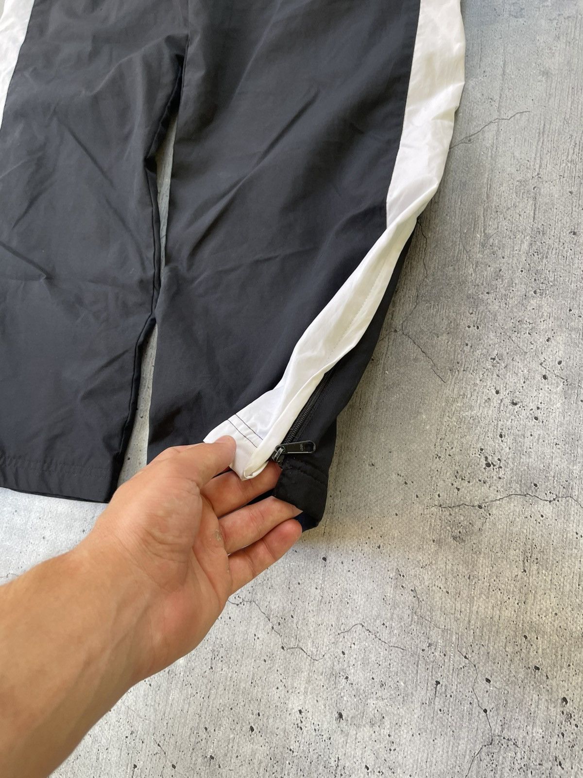 Nike Nike Baggy Vintage Y2K Nylon Track Pants Joggers Hype S M Size US 32 / EU 48 - 3 Thumbnail