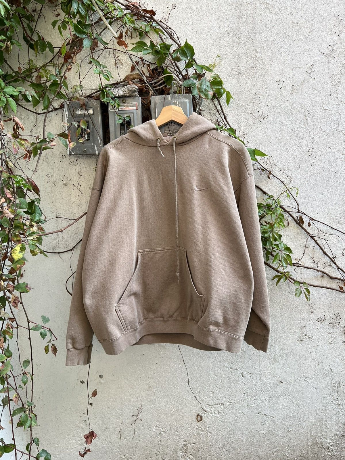 Nike 90s Nike Mini Swoosh Embroidered Boxy Hoodie Size US L / EU 52-54 / 3 - 1 Thumbnail