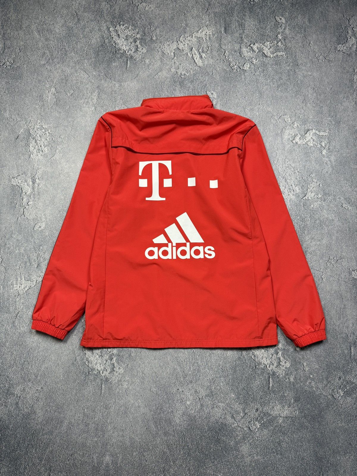 Adidas Vintage Adidas FC Bayern Munchen Soccer Zip Up Windbreaker Size US L / EU 52-54 / 3 - 2 Thumbnail