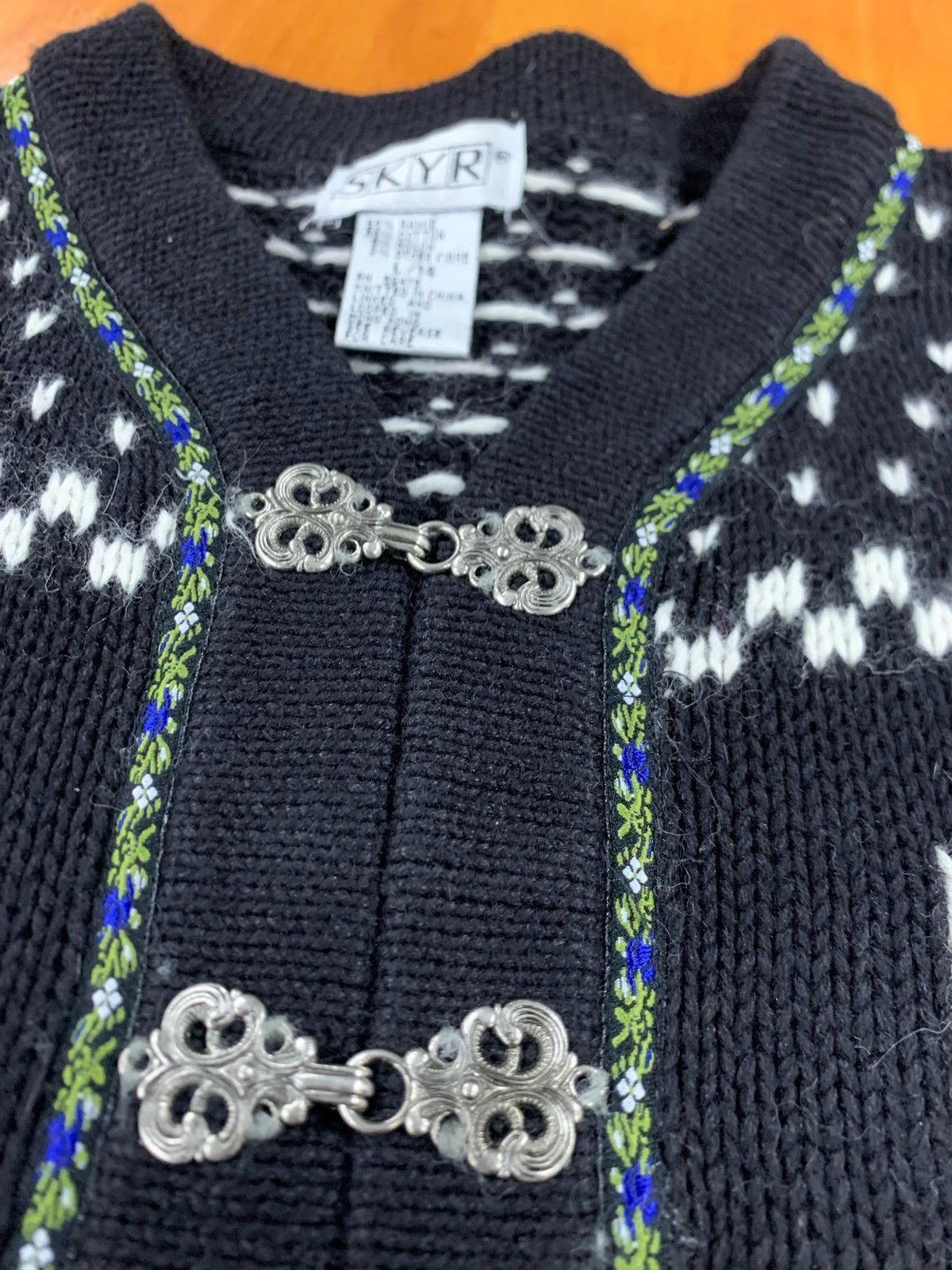 Vintage Vintage Ice Skate Clasp Knit Sweater Size US S / EU 44-46 / 1 - 1 Thumbnail