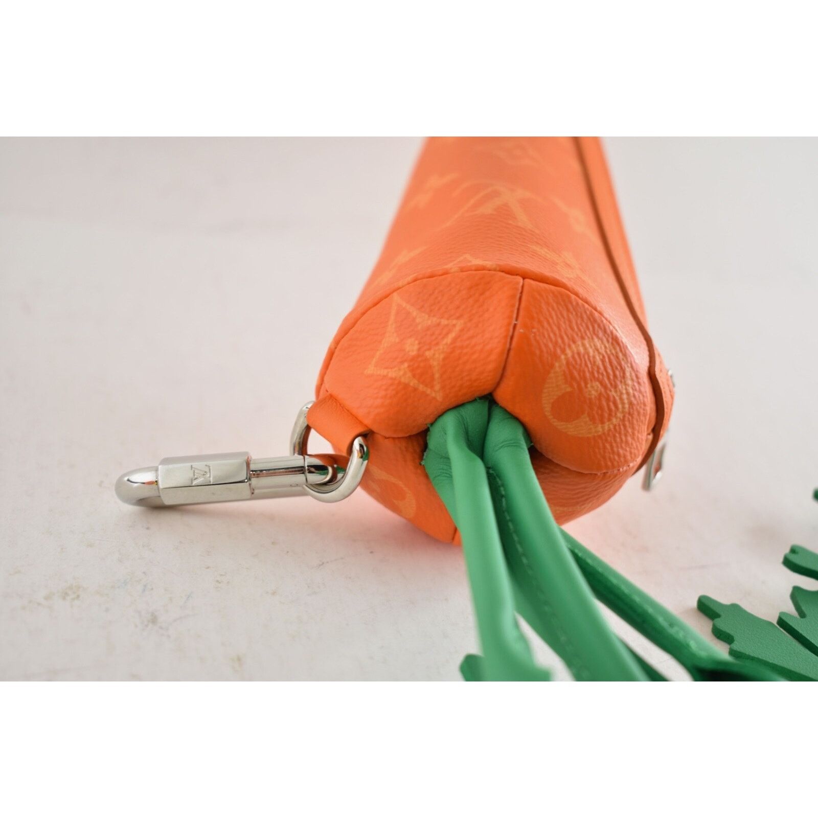Louis Vuitton Louis Vuitton Carrot Pouch Giant Keychain Charm Virgil Size ONE SIZE - 7 Thumbnail