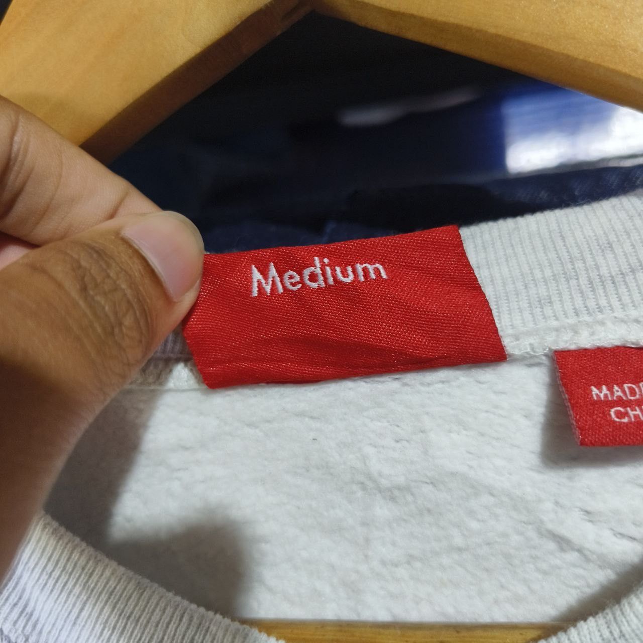Supreme SS23 - Supreme Crest Logo Size US M / EU 48-50 / 2 - 2 Thumbnail
