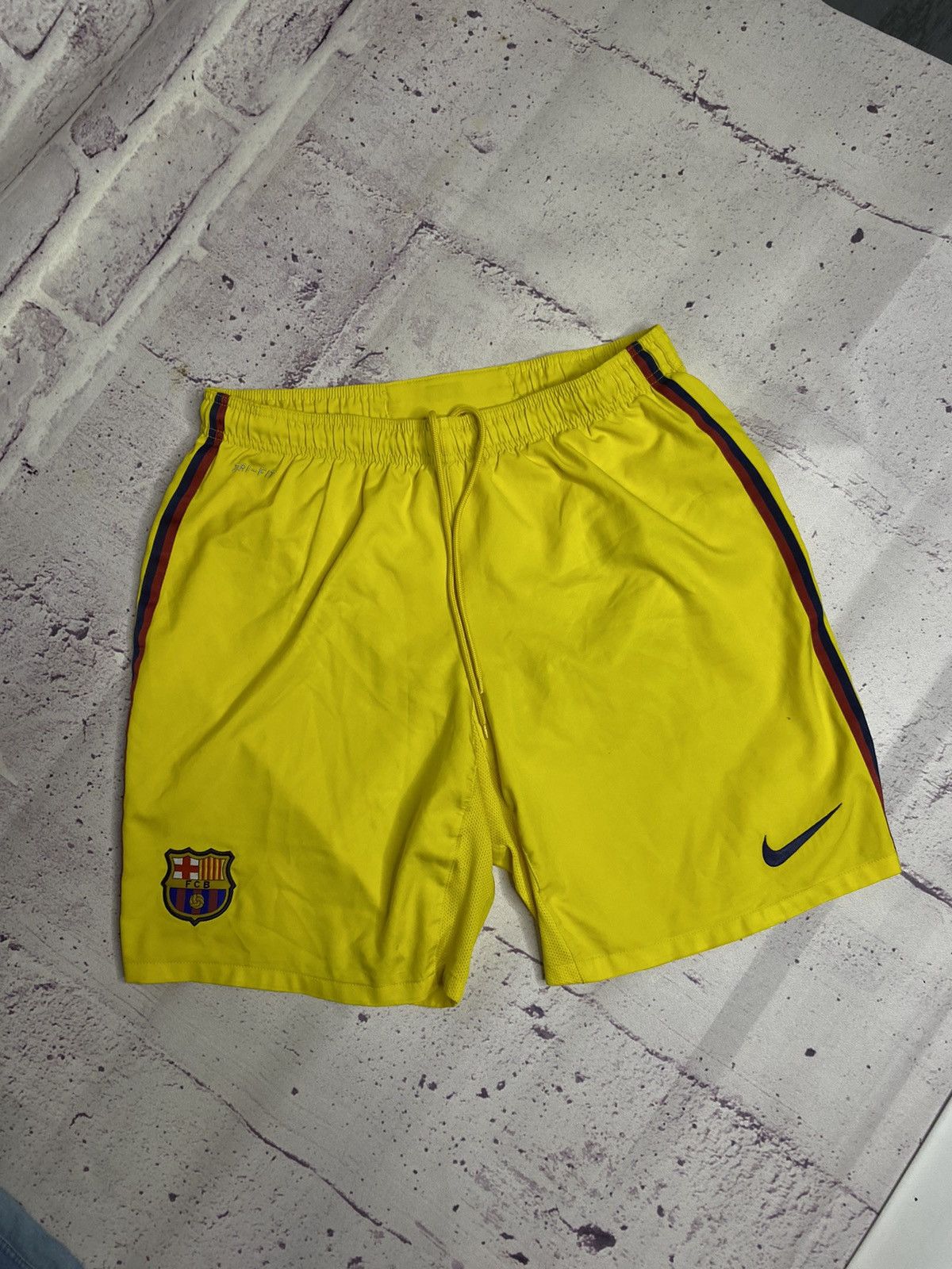 Nike MENS Nike Barcelona Yellow Soccer Shorts vintage Size US 34 / EU 50 - 1 Thumbnail