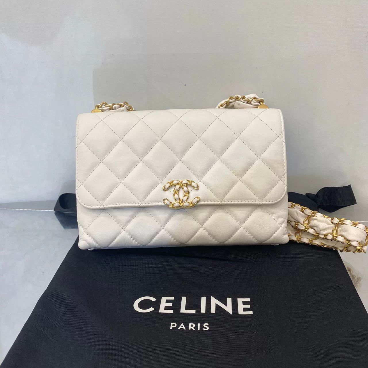 Chanel Pre-loved Bag Very good condition Size ONE SIZE - 1 Thumbnail