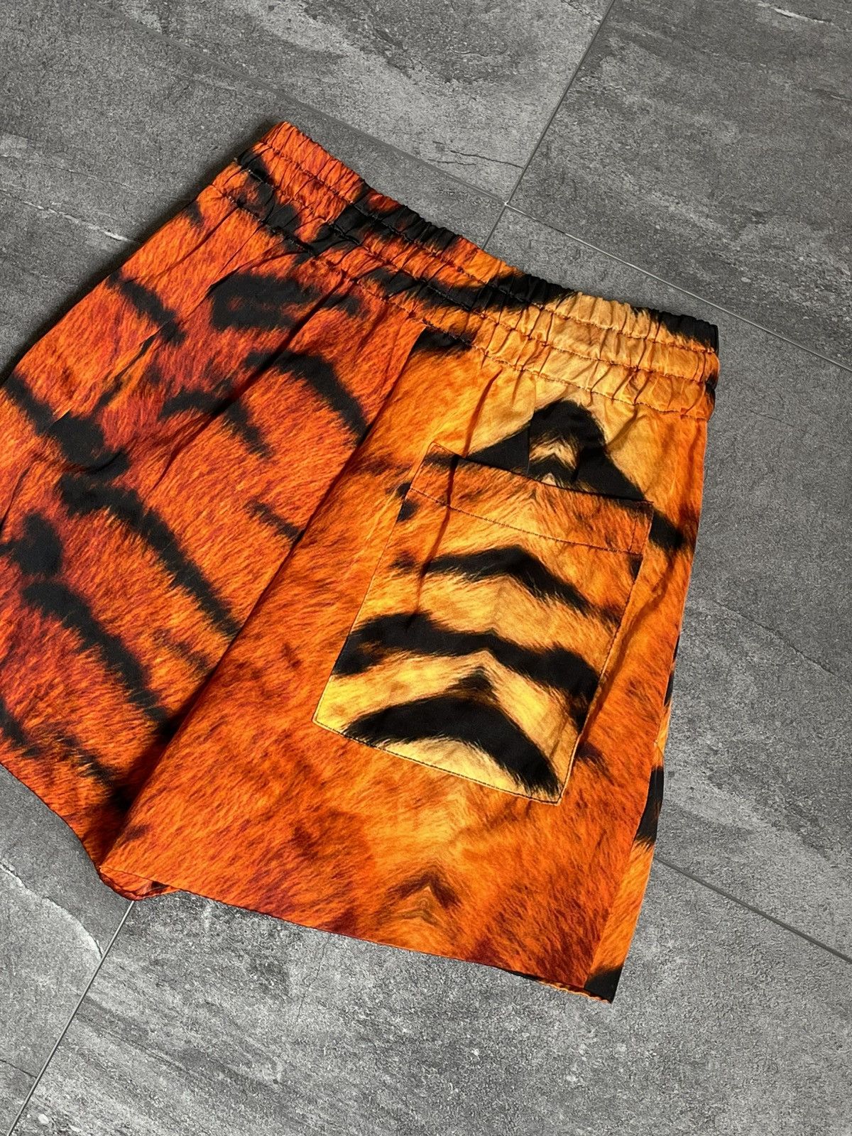 Dries Van Noten Dries Van Noten Tiger Pattern Women’s Shorts, Size 34 Size 34" / US 12 / IT 48 - 11 Thumbnail