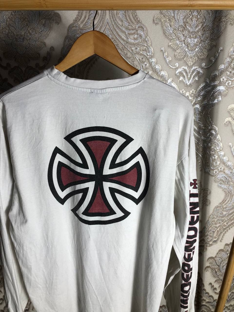 Vintage VERY RARE INDEPENDENT TRUCK COMPANY LONG SLLEVE SKATEBOARD Size US L / EU 52-54 / 3 - 7 Thumbnail