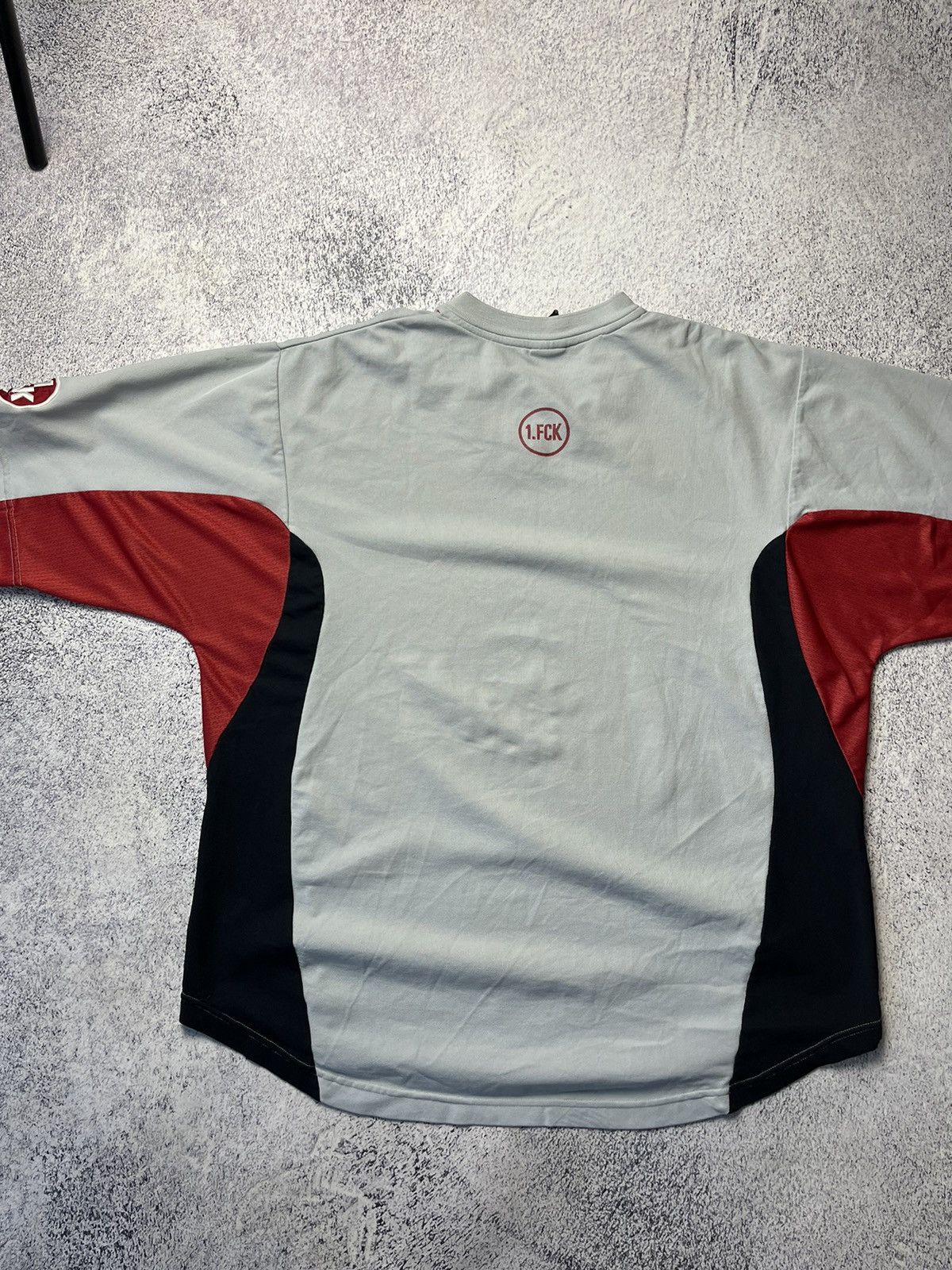 Nike Mens Vintage Nike T-Shirt centre swoosh Rare Size US XL / EU 56 / 4 - 17 Thumbnail