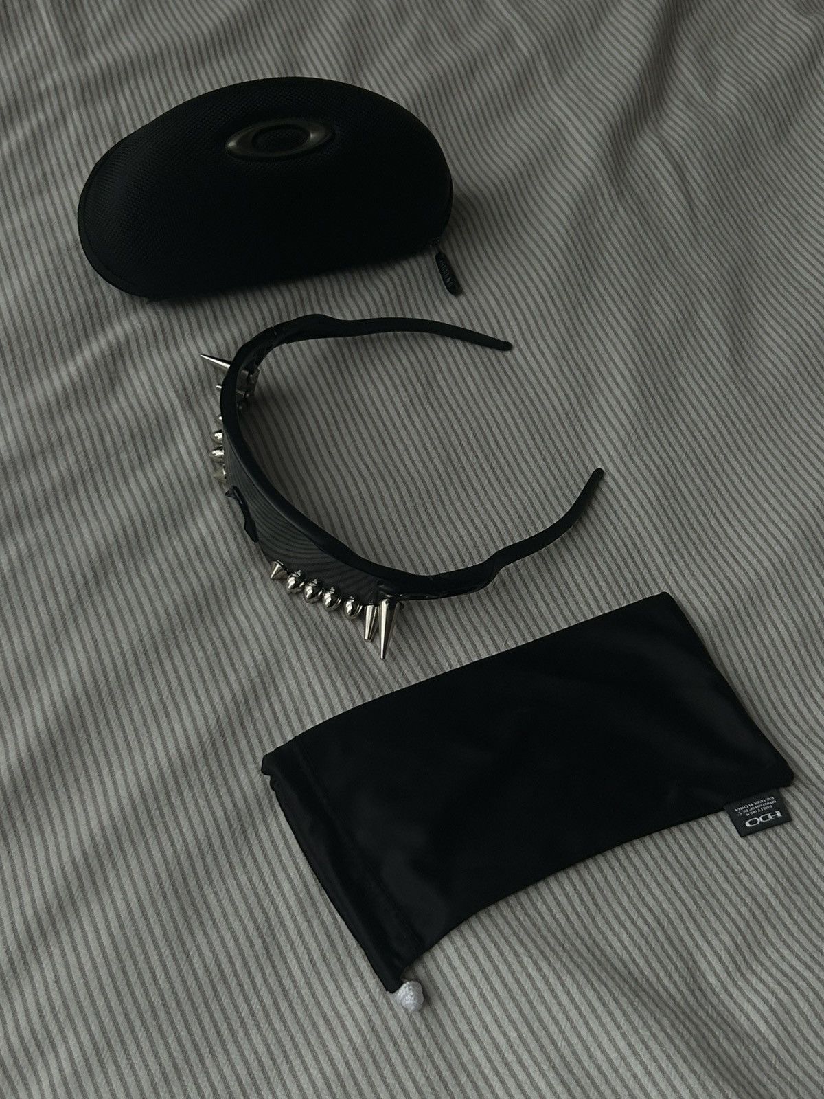 Oakley × Vetements Vetements x Oakley Runway 400 Spike Sunglasses Size ONE SIZE - 3 Thumbnail