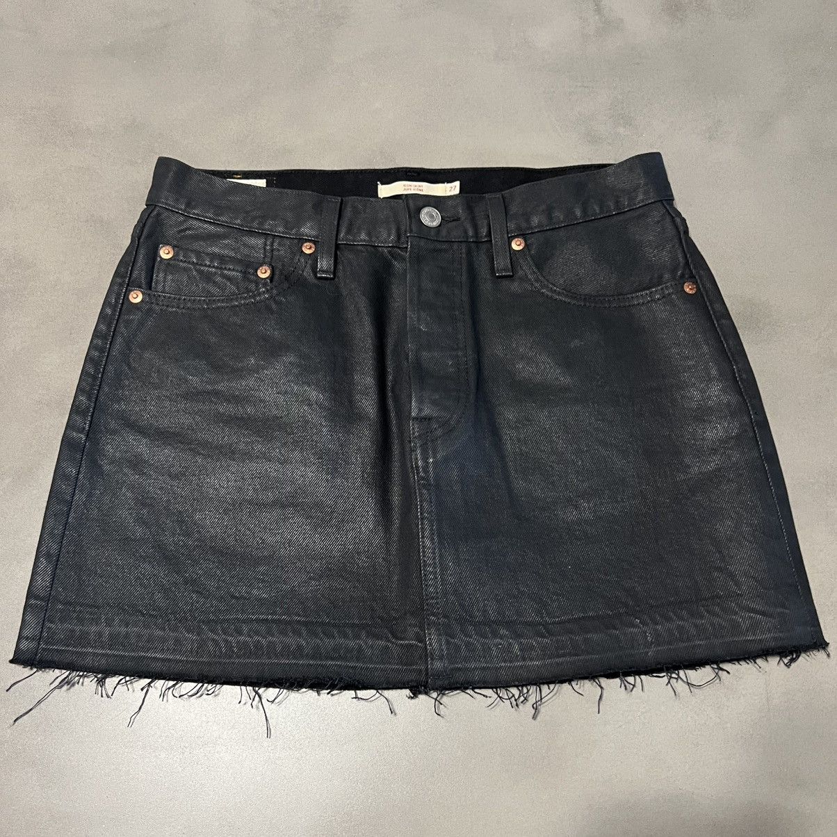 Levi's Icon Premium Coated Denim Skirt Size 27" / US 4 / IT 40 - 2 Thumbnail