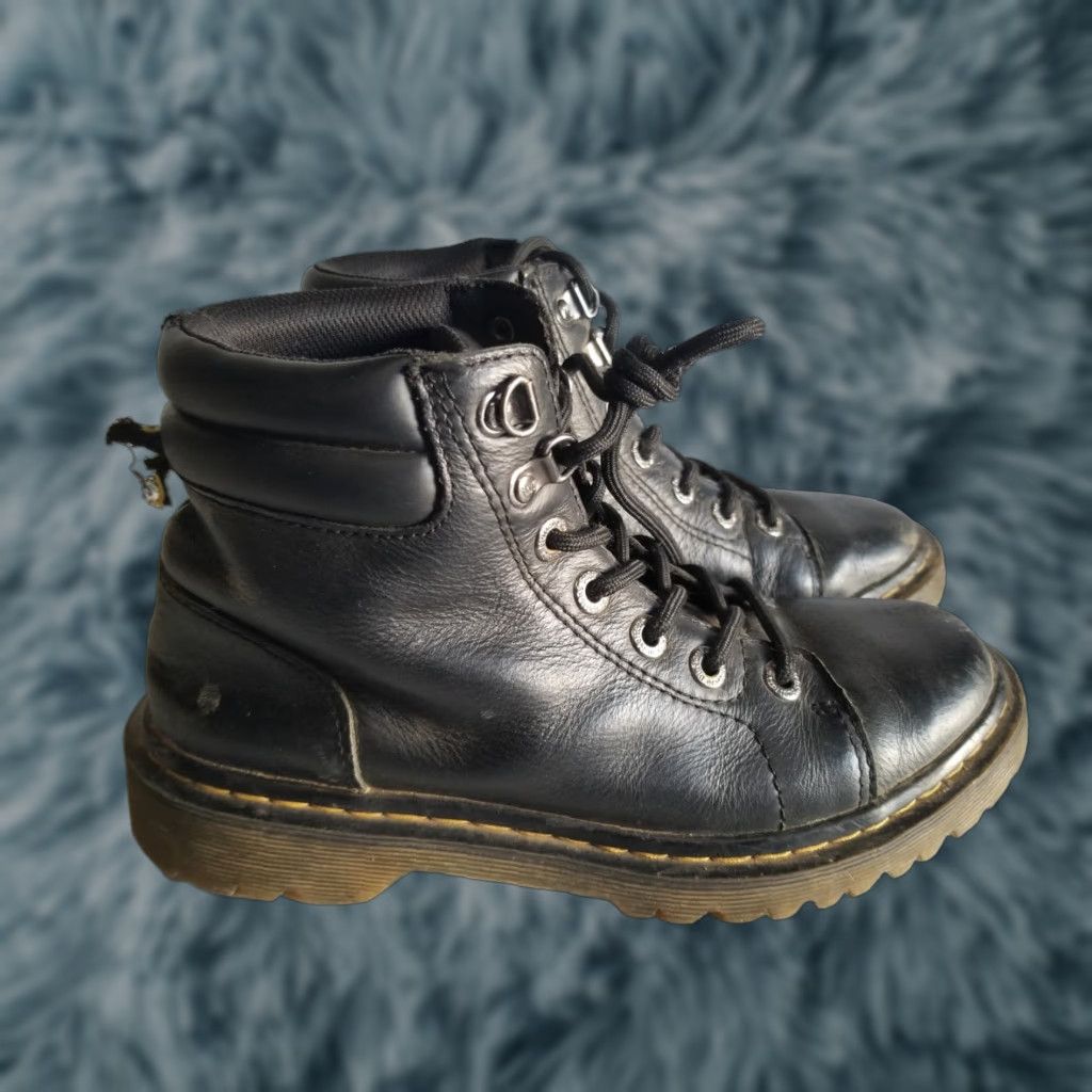 Dr. Martens Faora Womens Boot Chukka Round Toe Leather Lace Up Ankle Black 90s Flats Platform 1 in Rubber Sole Leather Lining Size 7 UK 5 EU 38 Womens