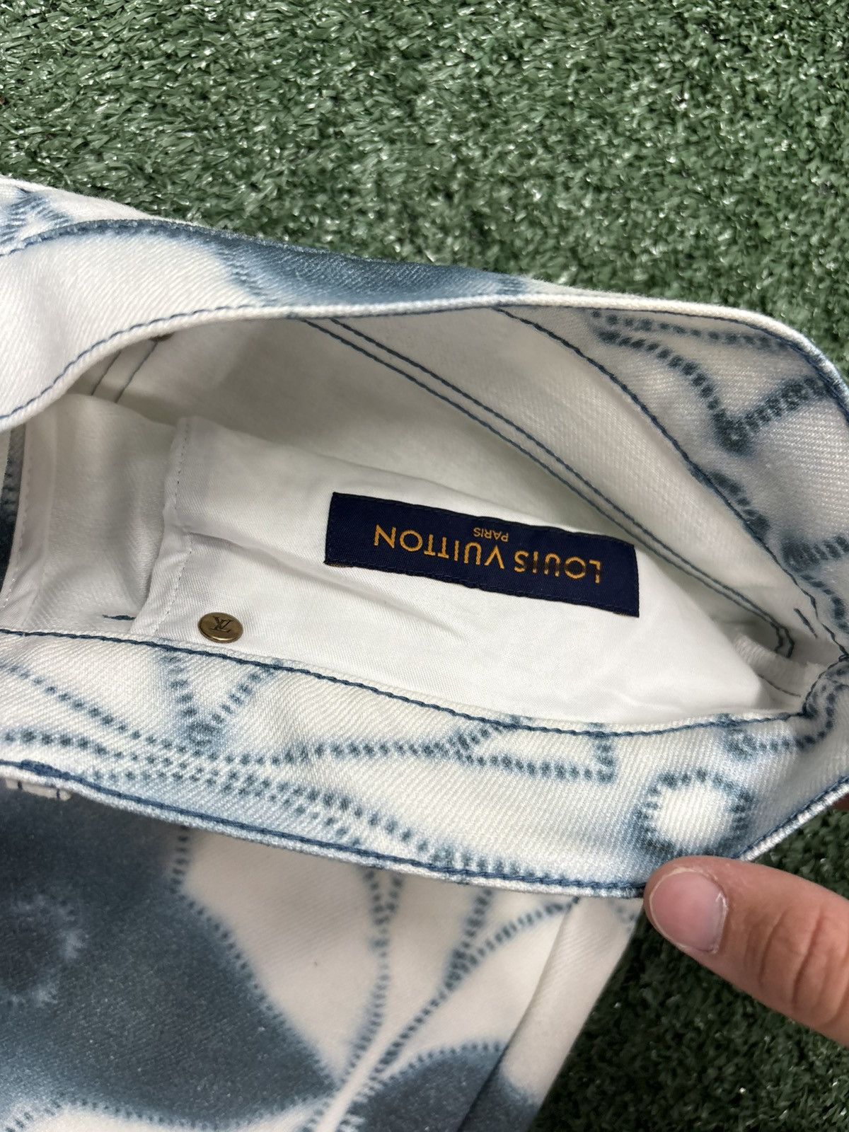 Louis Vuitton Louis Vuitton Monogram Spray Denim Jeans White Blue Size 36 Size US 36 / EU 52 - 5 Thumbnail