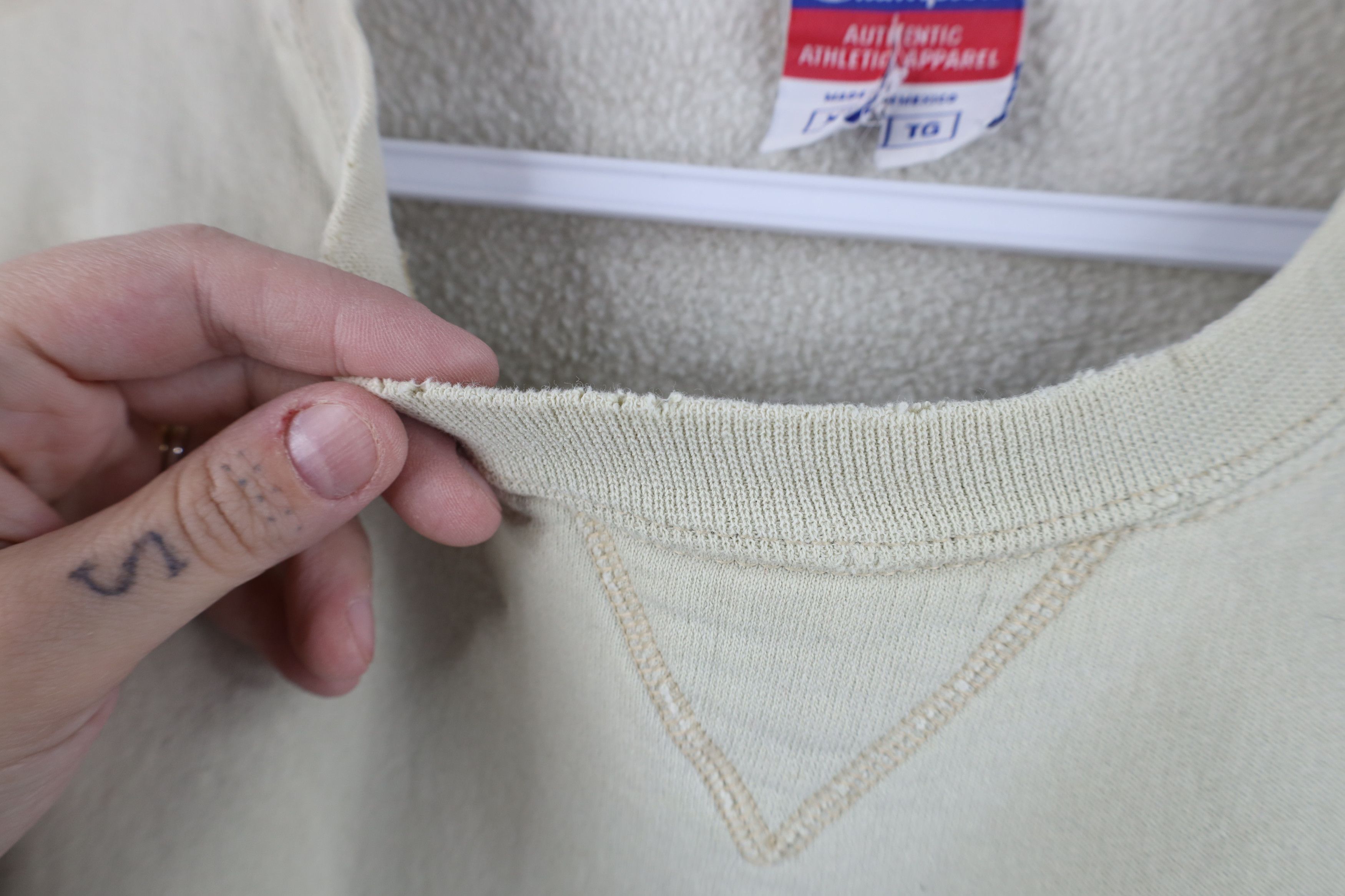 Champion Vintage 90s Champion Boxy Fit Crewneck Sweatshirt Beige Size US XL / EU 56 / 4 - 7 Thumbnail