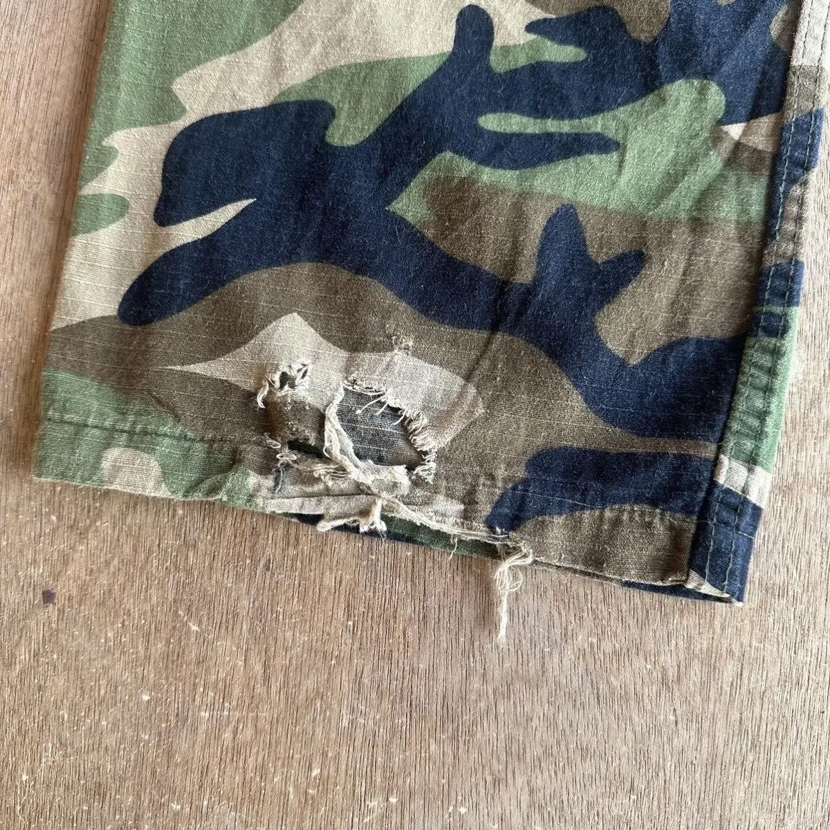 Japanese Brand VTG DOUBLE KNEE CAMO WOODLAND DISTRESSED TACTICAL CARGO PANT Size US 34 / EU 50 - 16 Thumbnail