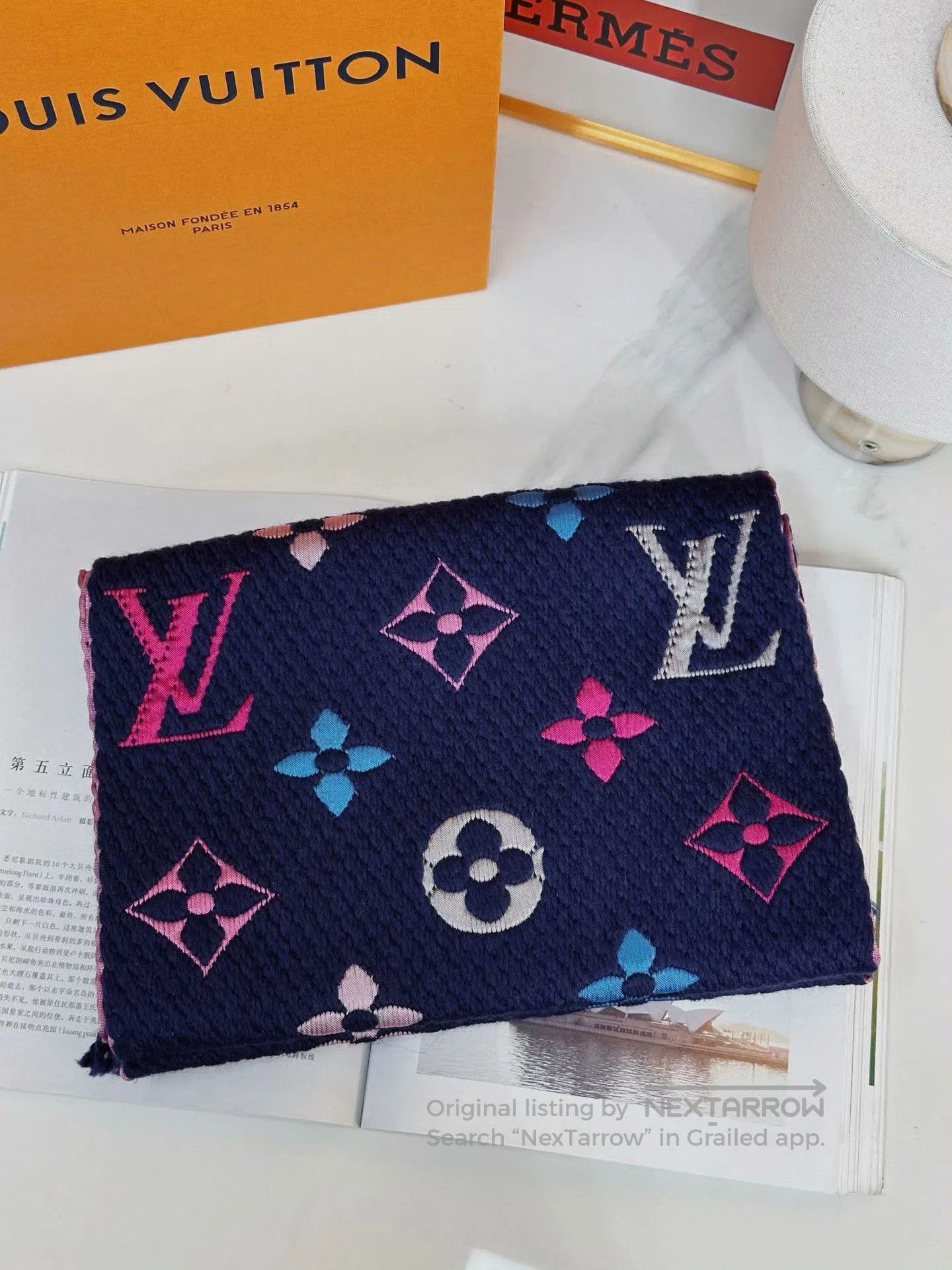 Louis Vuitton LV Logo Print Fringe Scarf. Size ONE SIZE - 1 Thumbnail