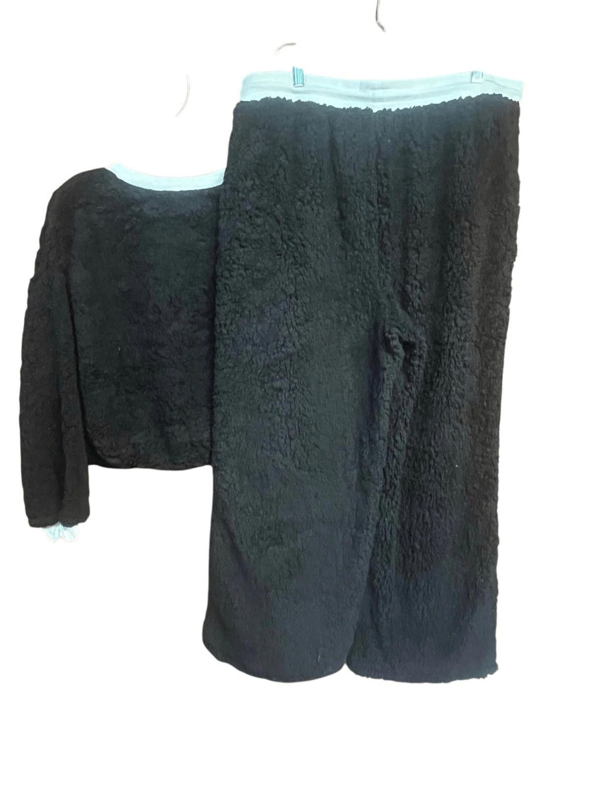 Almost Famous Almost Famous 2-Pc Sherpa Lounging Set 1X Top 2X Pants NWT Size XL / US 12-14 / IT 48-50 - 2 Thumbnail