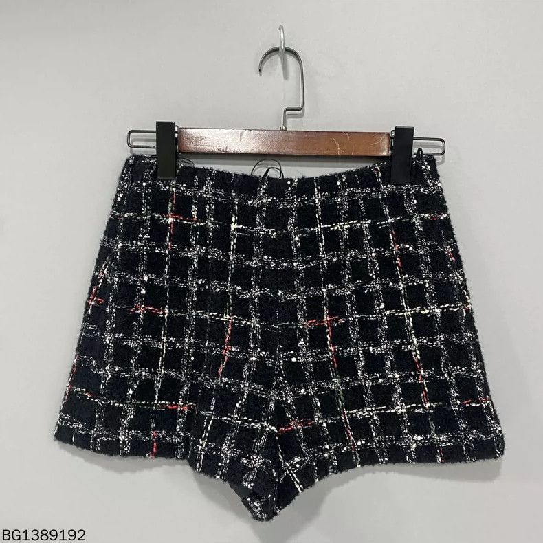 Chanel Chanel 22K Tweed Logo Shorts Size 33" - 2 Thumbnail