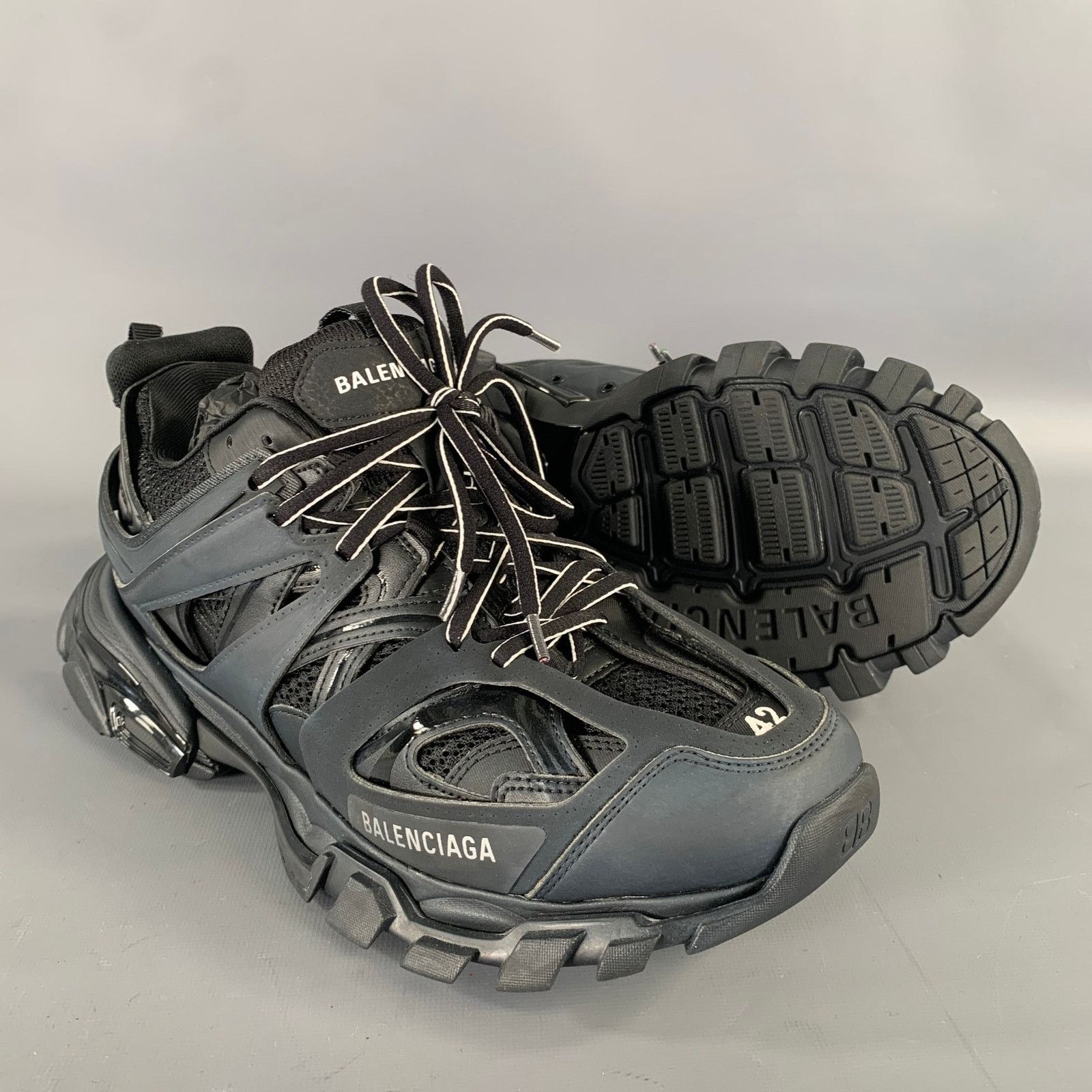 Balenciaga BALENCIAGA Size 9 Black Navy Runner Sneakers Size US 9 / EU 42 - 4 Thumbnail