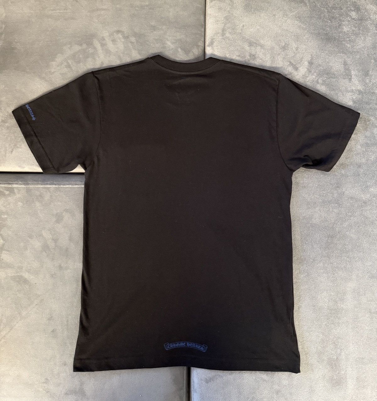 Chrome Hearts Chrome hearts blue neck logo tee size M preowned Size US M / EU 48-50 / 2 - 2 Thumbnail