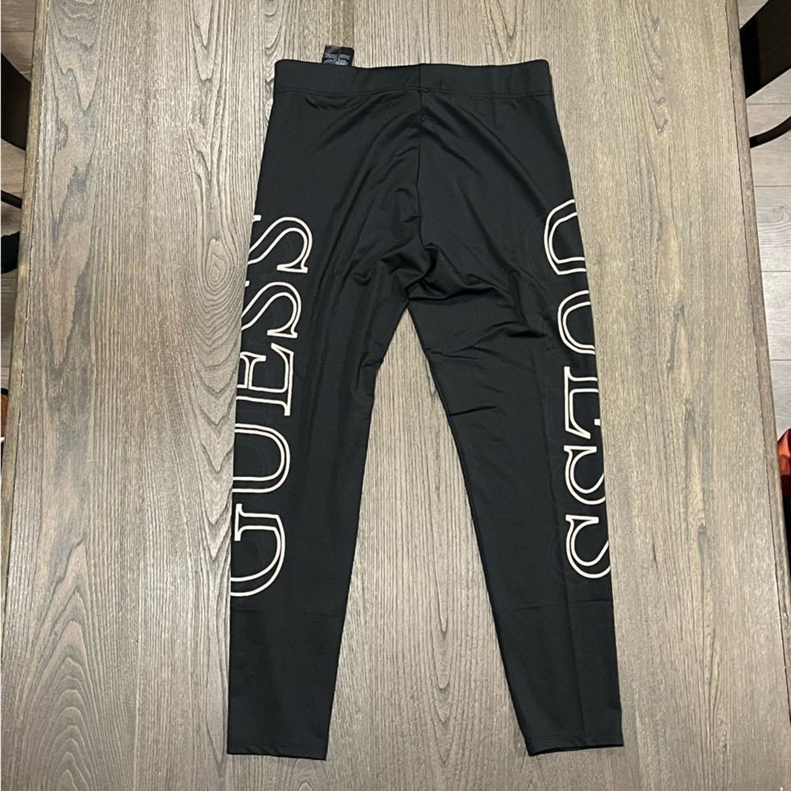 Guess NWOT Guess Black Cropped Capri Leggings Logo Print Size L Size 29" - 4 Thumbnail
