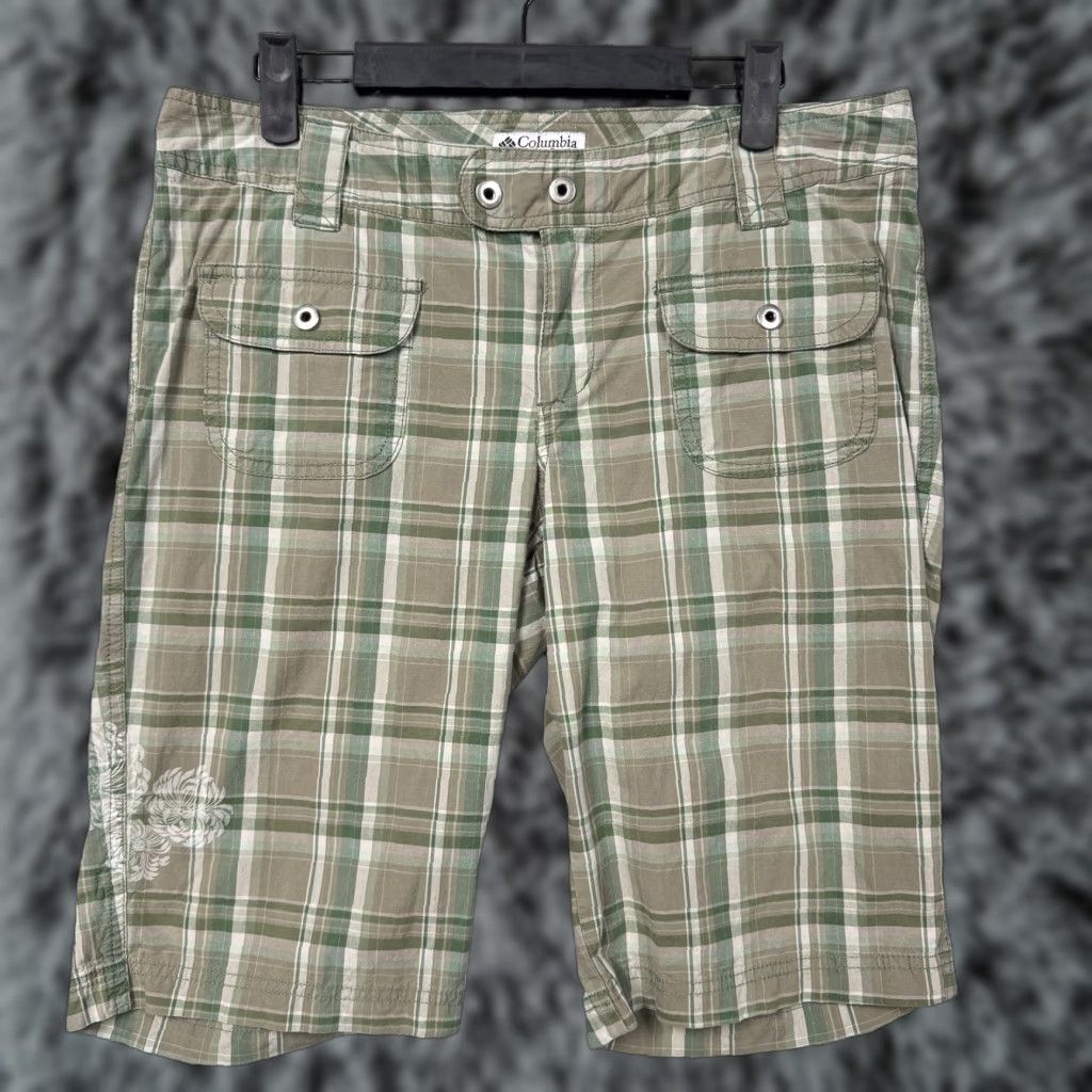 Vintage Columbia Bermuda Shorts 8 Green Tan Plaid Women Adult Casual Walking 9 Inseam 33 in Waist Cotton Spandex Plaid Pattern Womens Size 30" / US 8 / IT 44 - 1 Thumbnail
