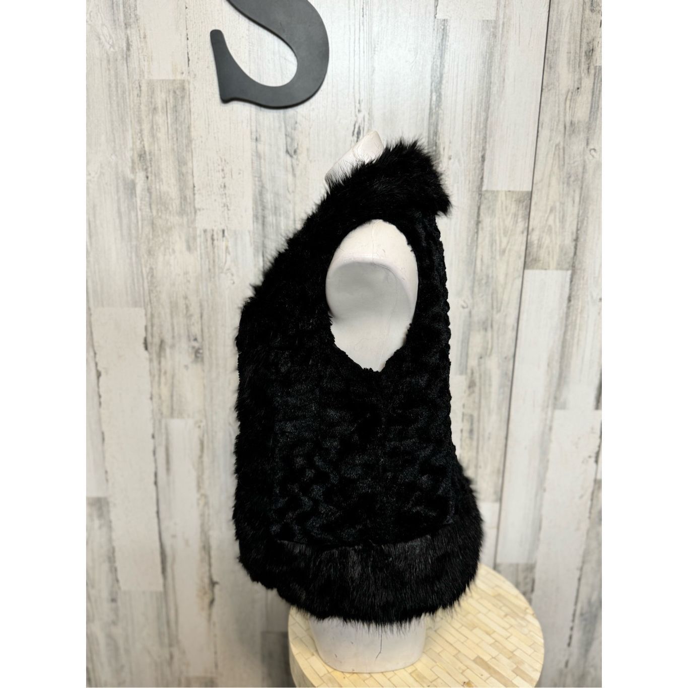 Other Black Faux Fur Vest Women’s Small – Soft Plush Texture, Warm Size S / US 4 / IT 40 - 4 Thumbnail