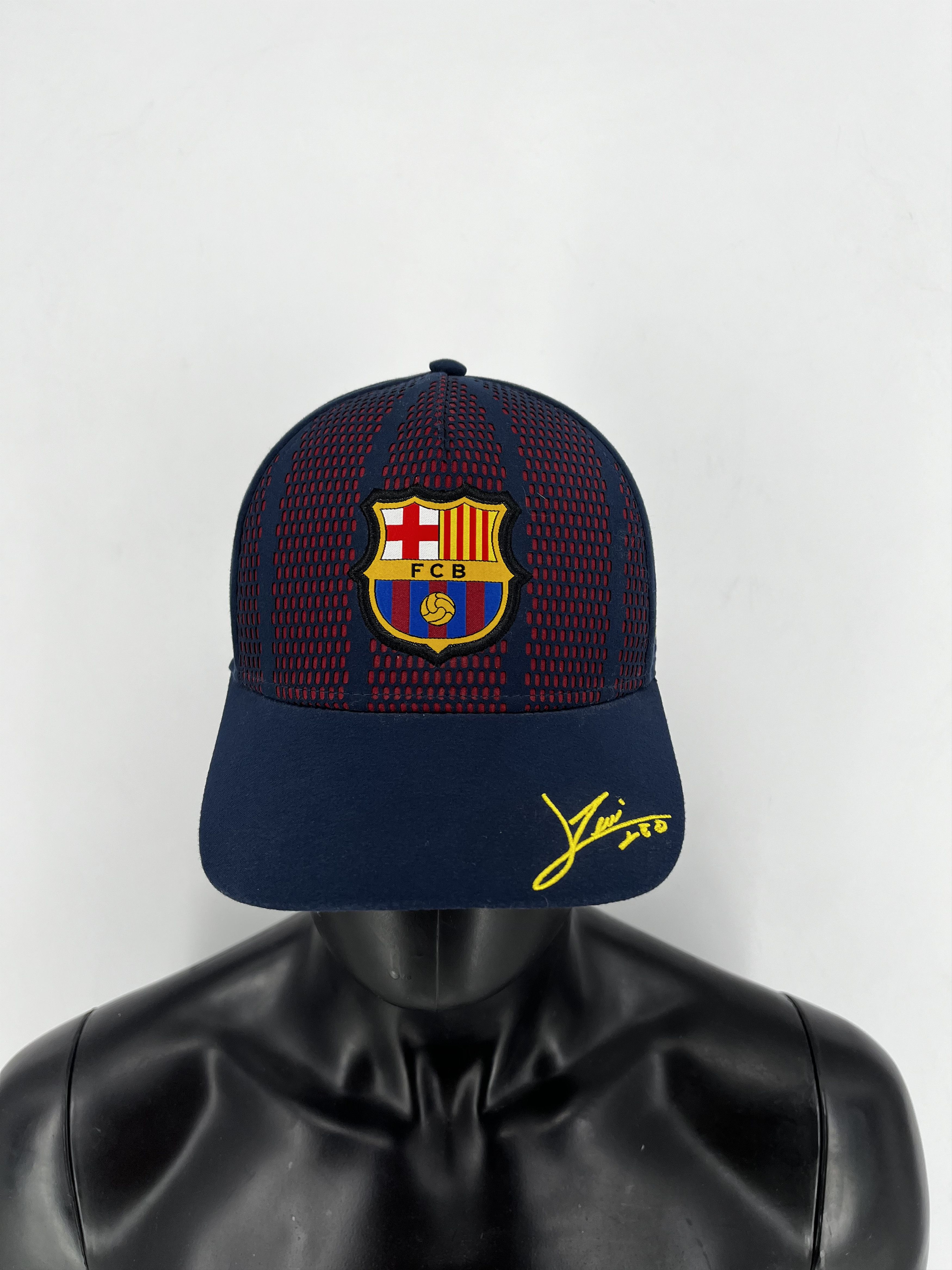 Vintage BARCELONA 10 LIONEL MESSI FOOTBALL FUSSBALL BASEBALL Size ONE SIZE - 1 Thumbnail