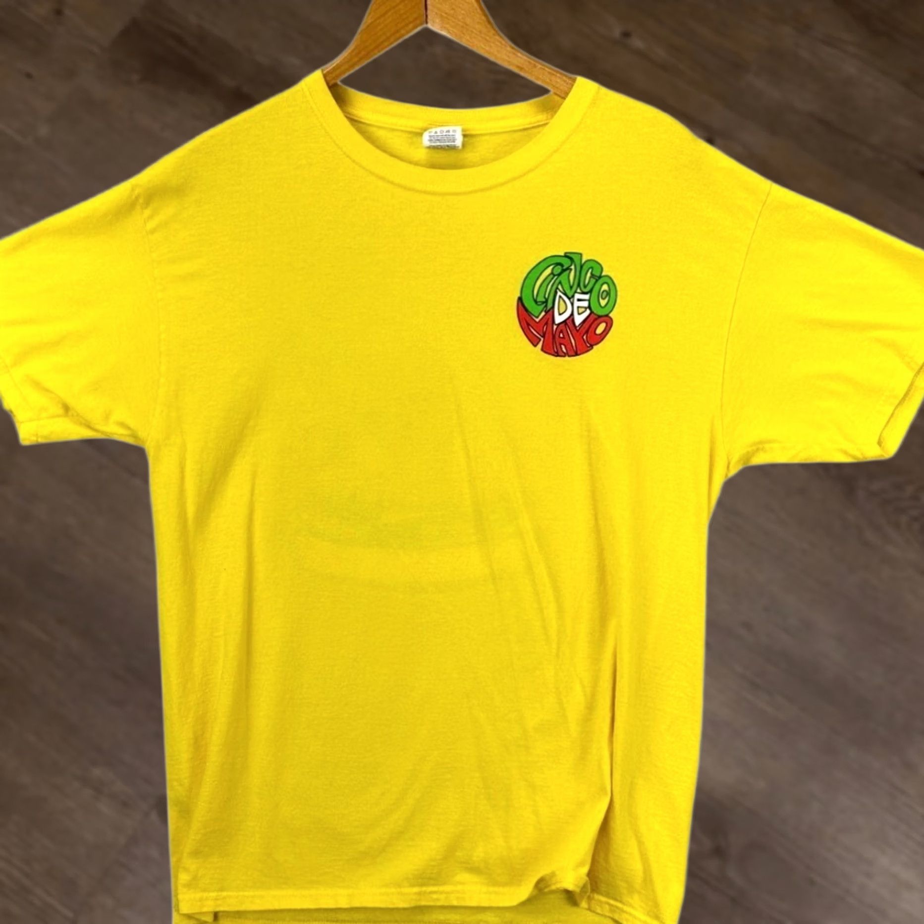 Fruit Of The Loom Cinco de Mayo Yellow T Shirt Size Large Graphic Guerra's Krazy Taco Mens Short Sleeve Crew Neck Cotton T-Shirt Vintage? No Size US L / EU 52-54 / 3 - 1 Thumbnail