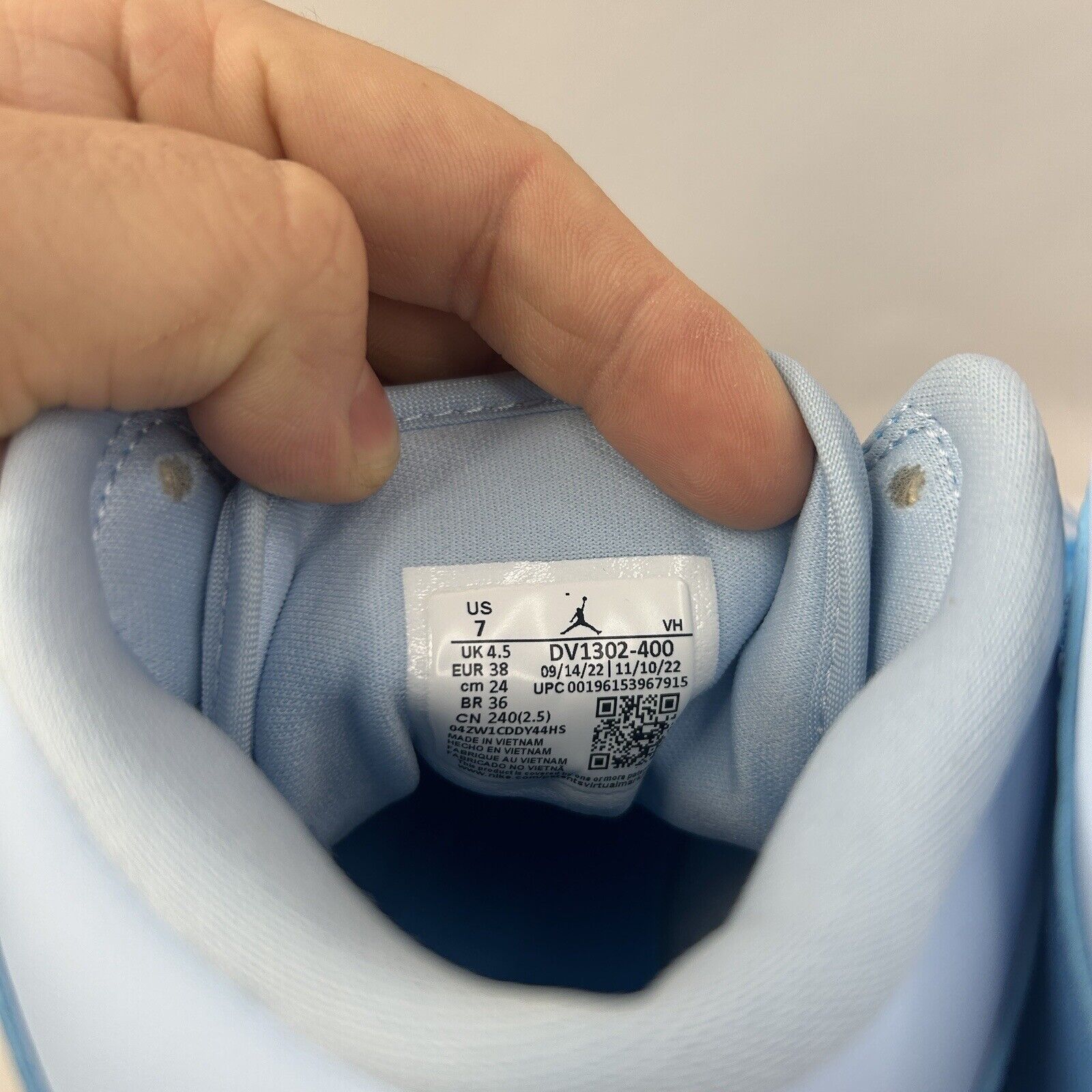 Nike Nike Air Jordan 1 Mid SE WMNS “UNC/Ice Blue” 2024 Size US 7 / IT 37 - 5 Thumbnail
