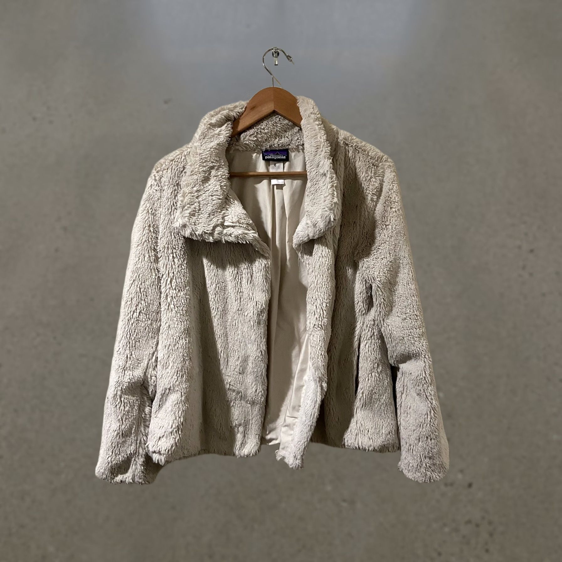 Patagonia Patagonia Jacket Women S White Full Zip Lightweight Packable Zipper Pockets Soft Microfiber Wind-Resistant Solid Long Sleeve Regular Casual Outdoor Size S / US 4 / IT 40 - 1 Thumbnail