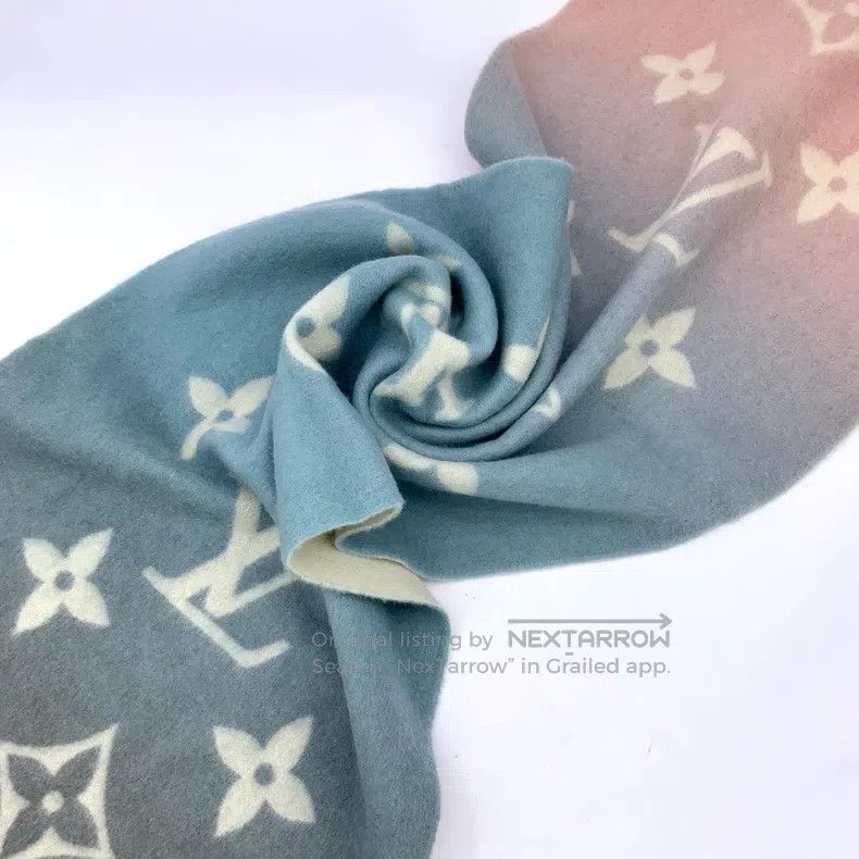 Louis Vuitton Louis Vuitton Gradient color logo large flower full print Size ONE SIZE - 9 Thumbnail