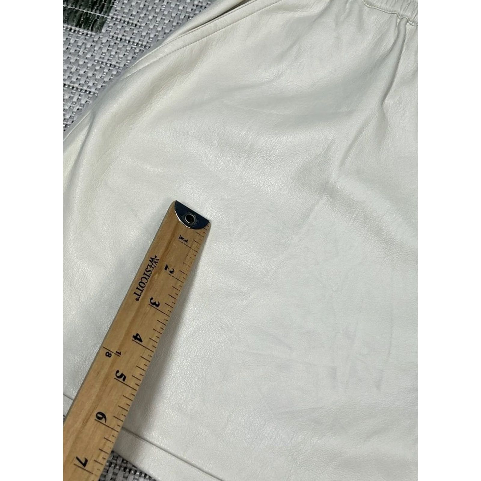 Good American Good American Shorts Womens 3 Beige Better Than Leather Fleece Lined Drawstring Size 26" / US 2 / IT 38 - 4 Thumbnail