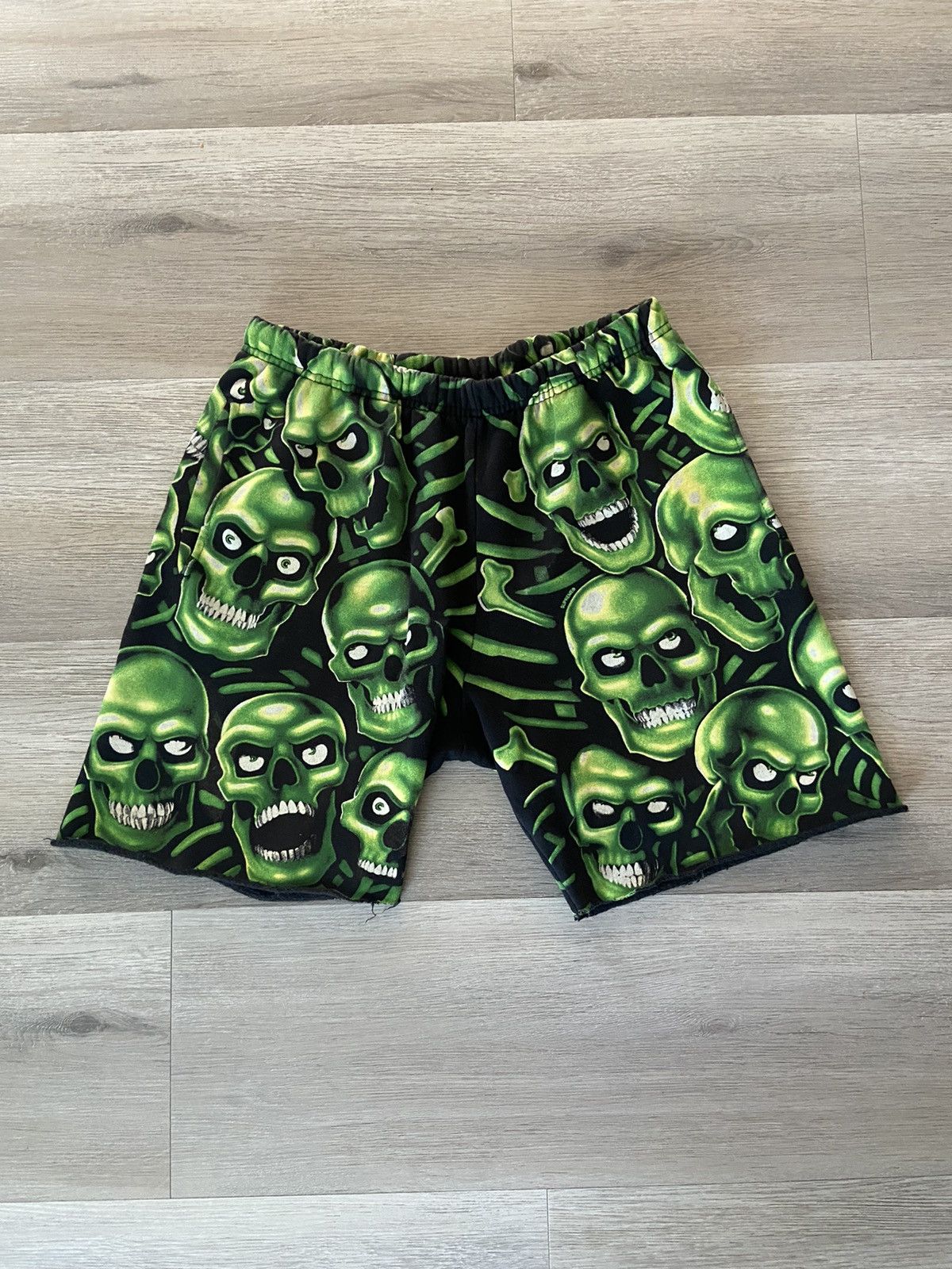 SS18 Supreme Skull Pile green sweatshort Glow in the dark