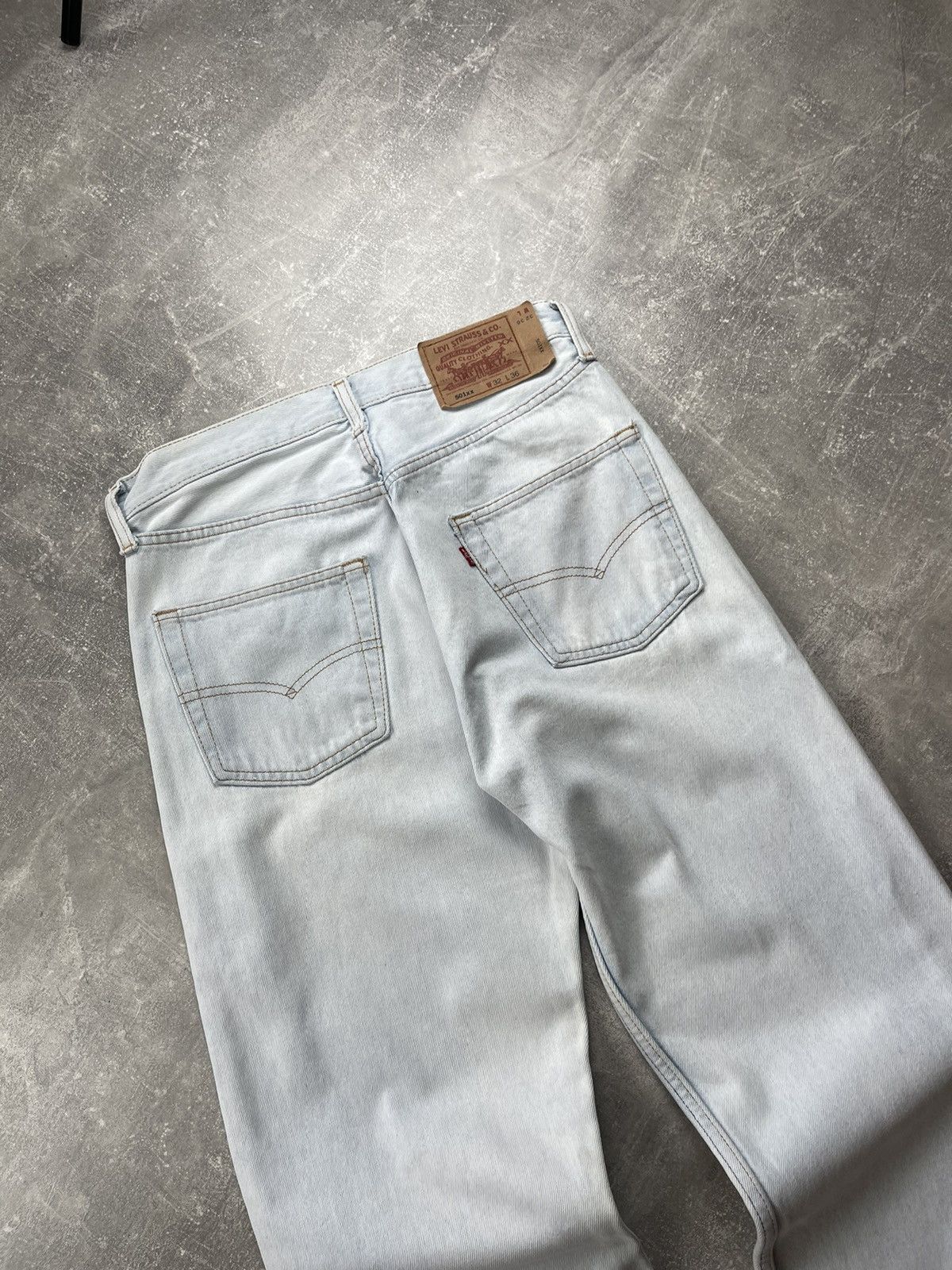 Levi's × Vintage Vintage Levi's 501xx Jeans USA Made Light Wash 90s Button Size US 32 / EU 48 - 4 Thumbnail
