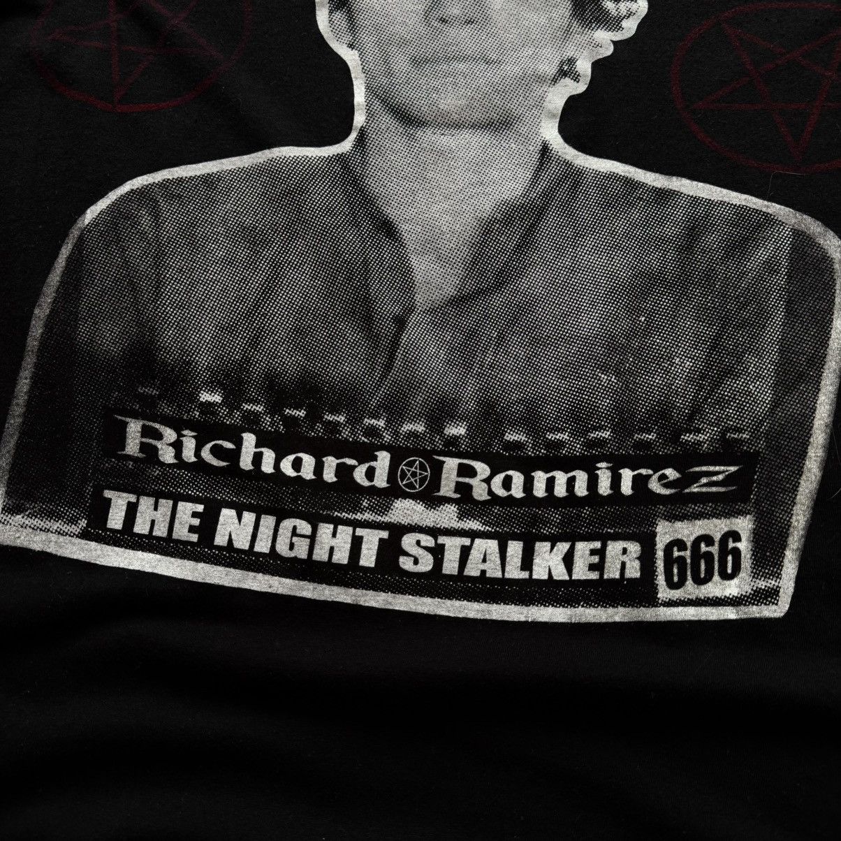 Vintage 90s Richard Ramirez The Night Stalker Serial Killer T-shirt Size US M / EU 48-50 / 2 - 3 Thumbnail