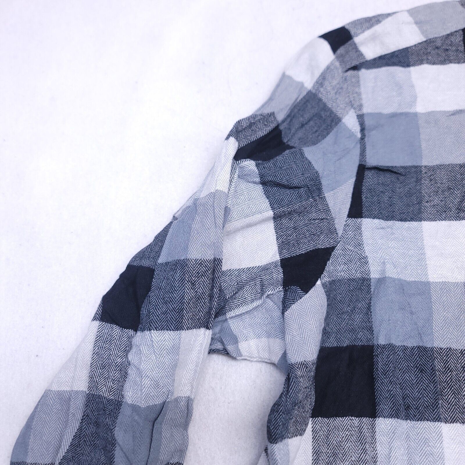 Club Room Club Room GIngham Flannel Shirt Mens Size M Gray Black Size US M / EU 48-50 / 2 - 4 Thumbnail