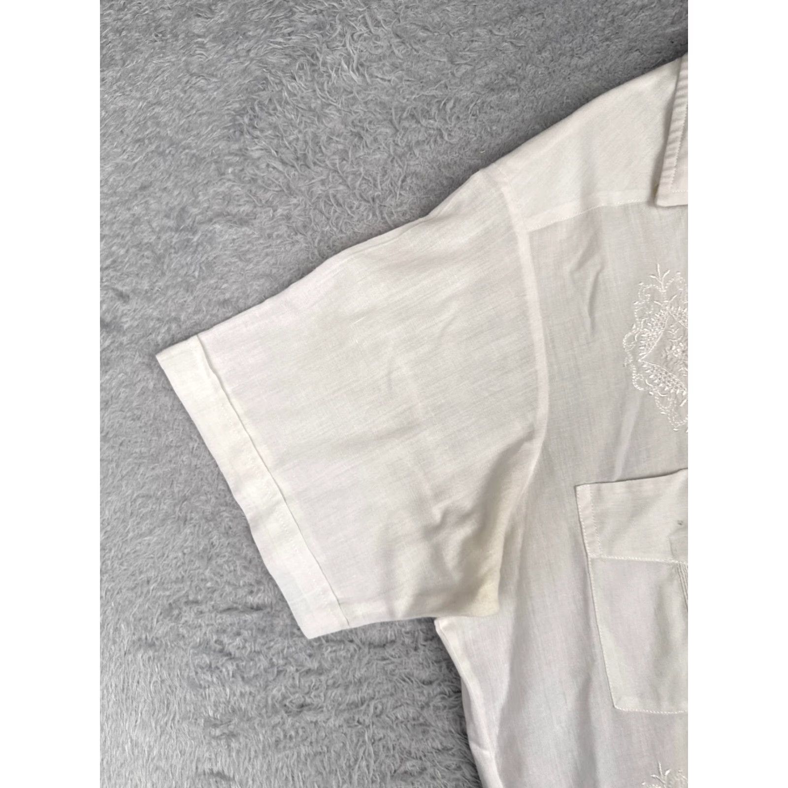 Vintage Tikal Shirt Men 40 White Polyester Blend 4 Pocket Button Up Tikal Hawaiian Aloha Beach Vacation Resort Shirt Mens White Size US L / EU 52-54 / 3 - 3 Thumbnail