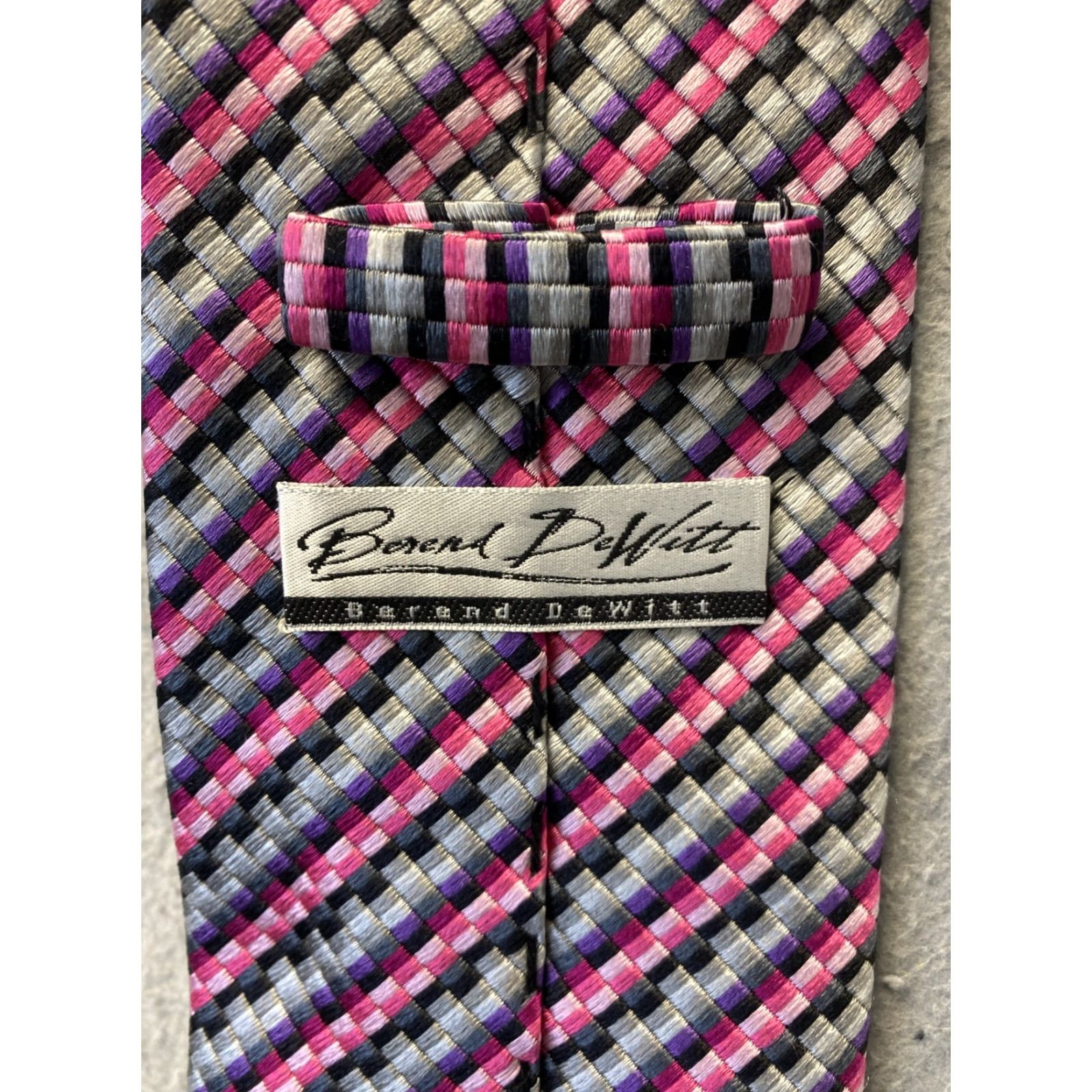 Pinko Berend DeWitt Mens Silk Tie Necktie 3.5 Inch Geometric Pattern Wedding Business Attire Luxury Gray Pink Black Size ONE SIZE - 4 Thumbnail