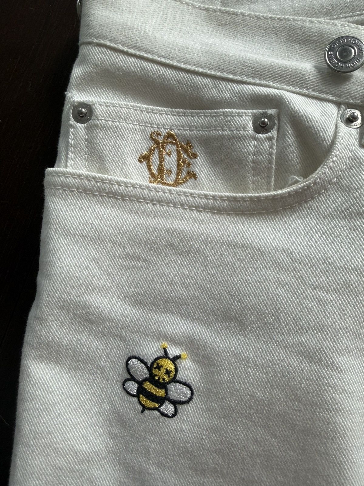 Dior × Kaws Dior x Kaws Bee Embroidered Denim Pants Size US 32 / EU 48 - 3 Thumbnail