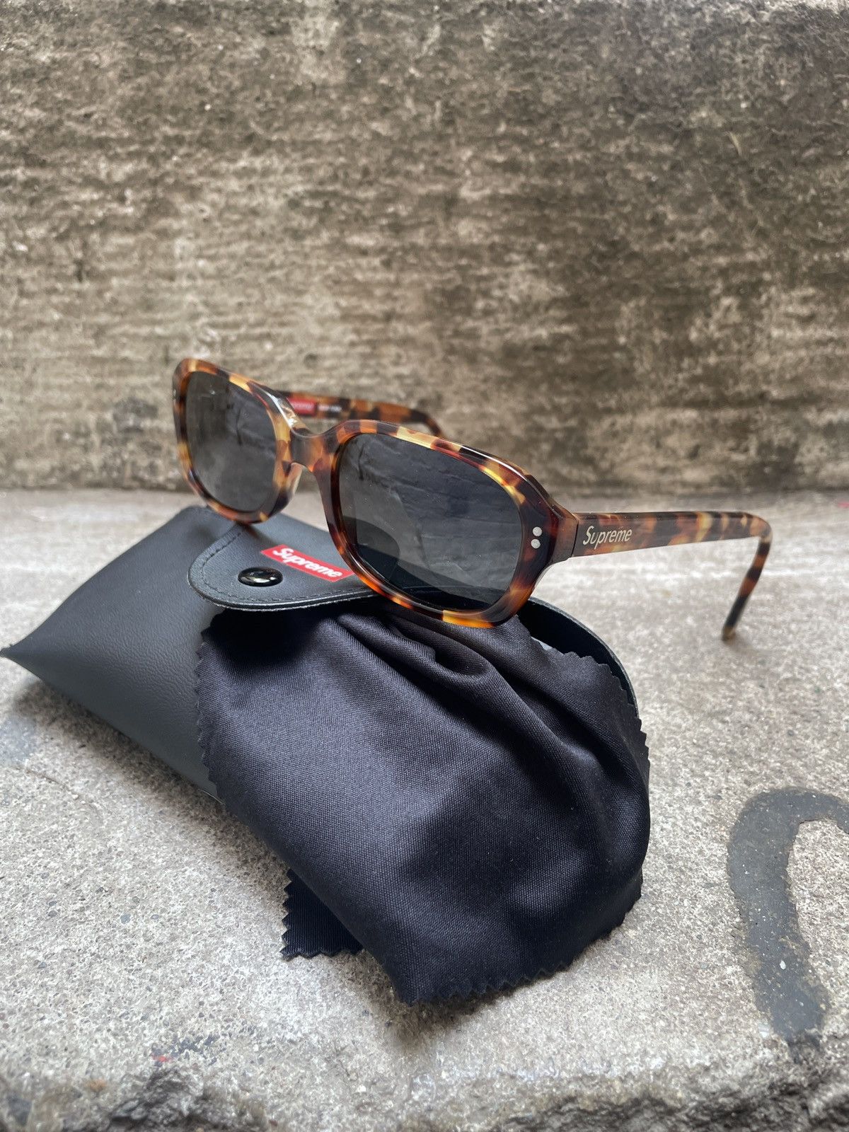 Supreme Supreme “Vega” Tortoise Shell Sunglasses Size ONE SIZE - 1 Thumbnail