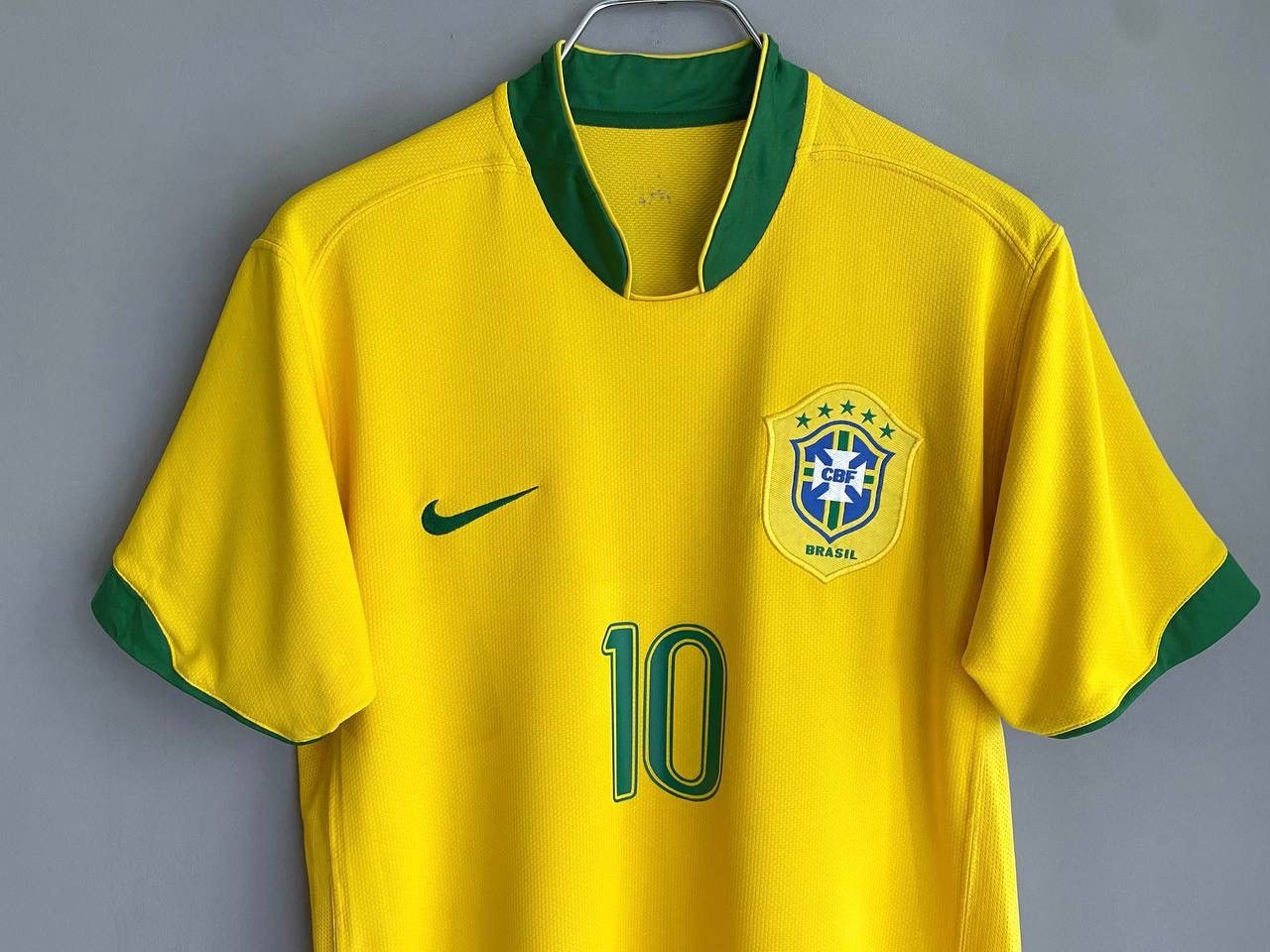 Nike Brazil National Team 2006 Soccer Jersey #10 RONALDINHO, M Size US M / EU 48-50 / 2 - 5 Thumbnail