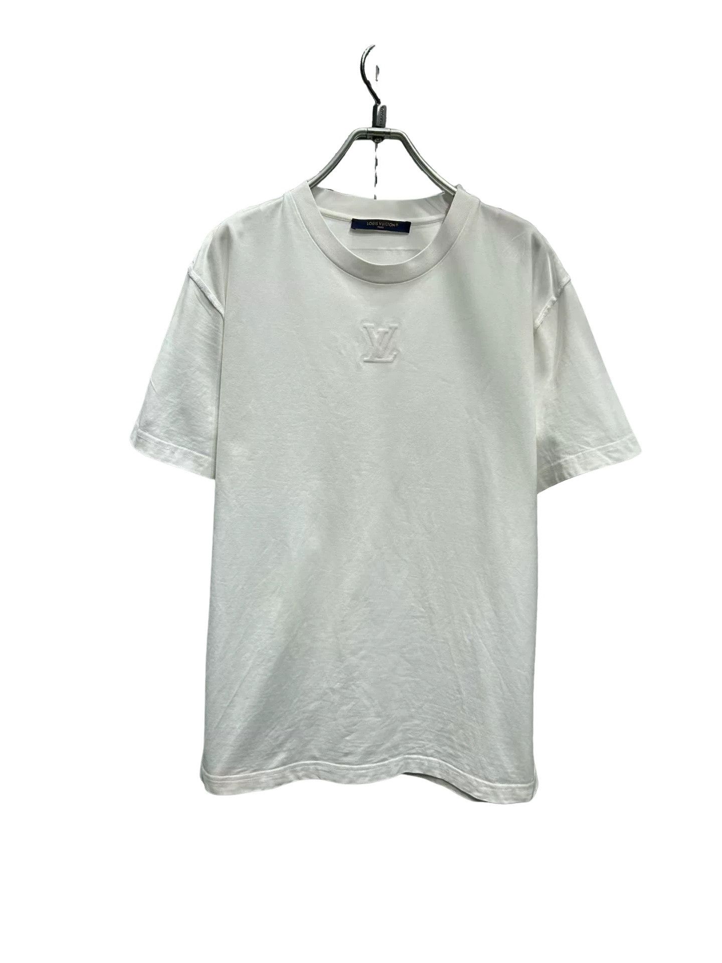 Louis Vuitton Louis Vuitton Embossed LV Logo T-Shirt Size M Size US M / EU 48-50 / 2 - 1 Thumbnail