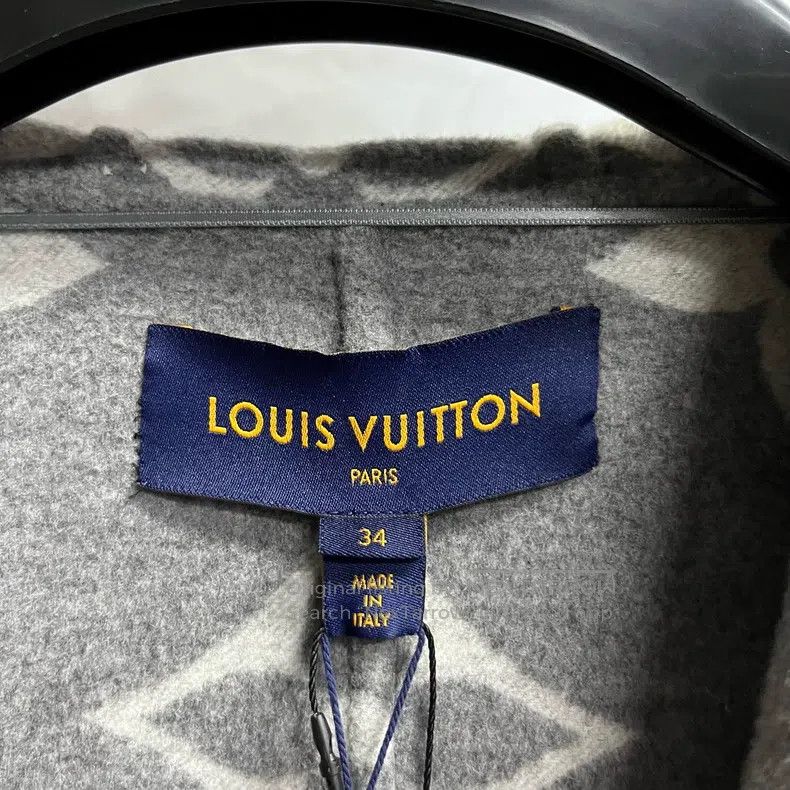 Louis Vuitton Louis Vuitton Grey Logo Belt Reversible Hooded Wrap Coat Size XXS / US 00 / IT 34 - 2 Thumbnail