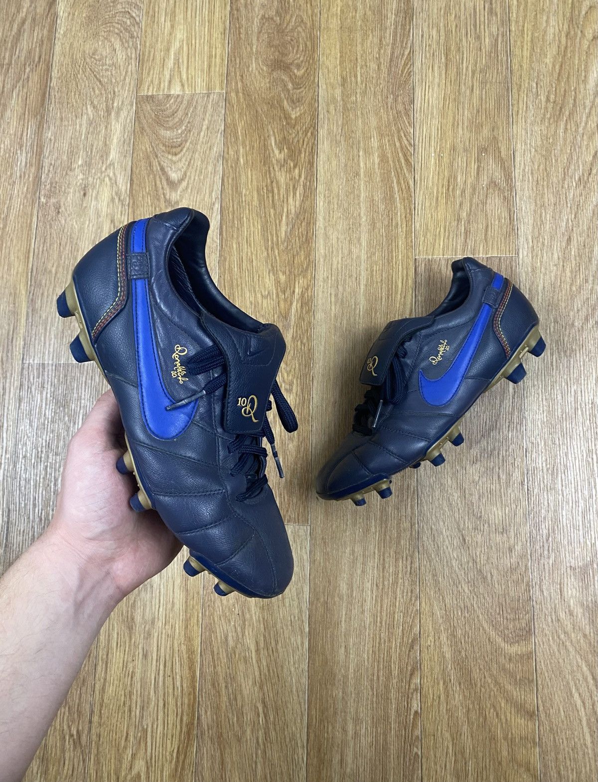 Vintage Vintage Rare Nike Tiempo R10 Ronaldinho Football Cleats Size US 7 / EU 40 - 1 Thumbnail