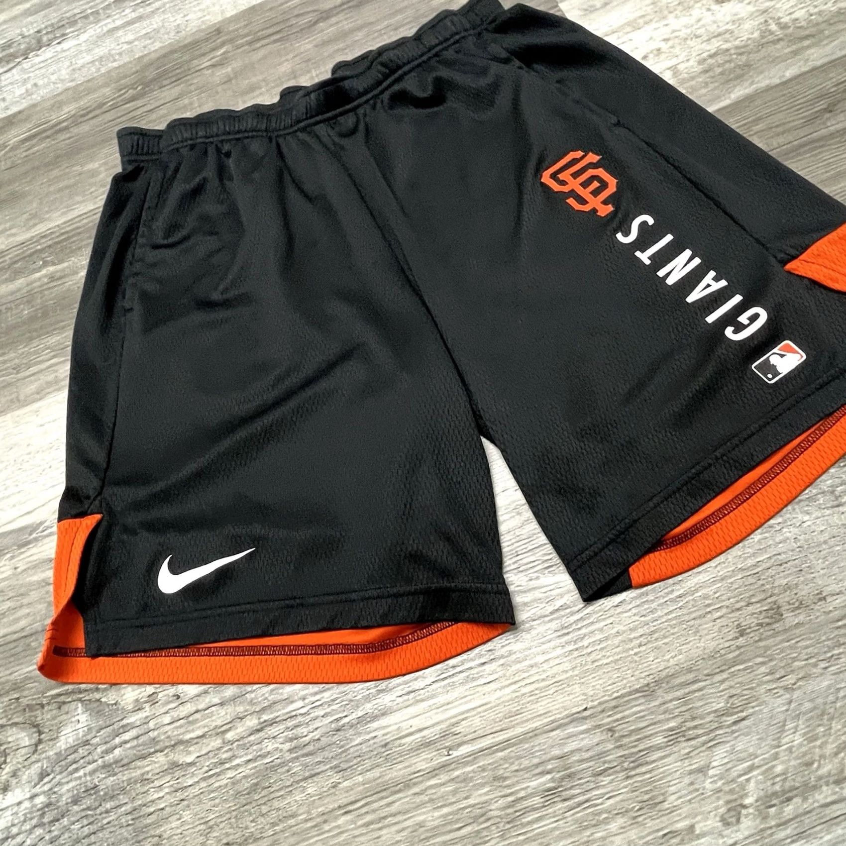 Nike VINTAGE Nike San Francisco Giants Athletic Shorts Mens L Black Team Issued MLB Size US 33 - 2 Thumbnail