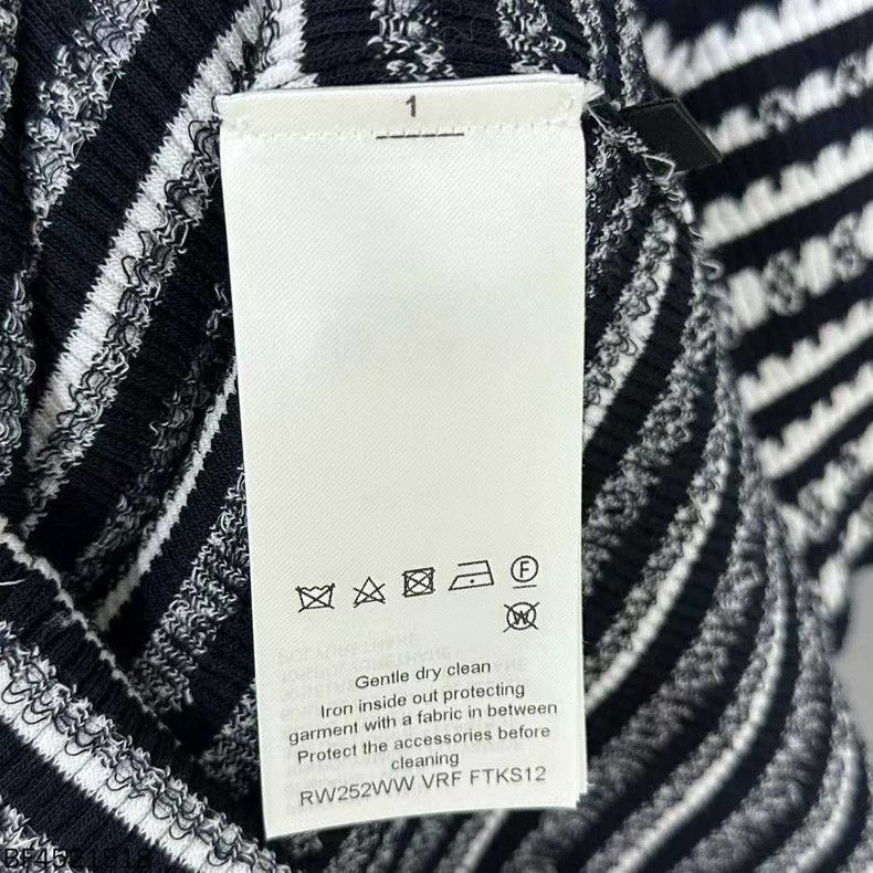 Louis Vuitton Louis Vuitton 25 new scalloped striped knitted short sleev Size XS / US 0-2 / IT 36-38 - 4 Thumbnail