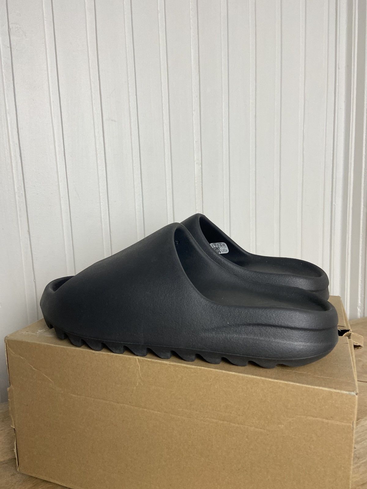 Adidas New adidas Yezzy Slide "Onyx" size us10 Size US 10 / EU 43 - 7 Thumbnail
