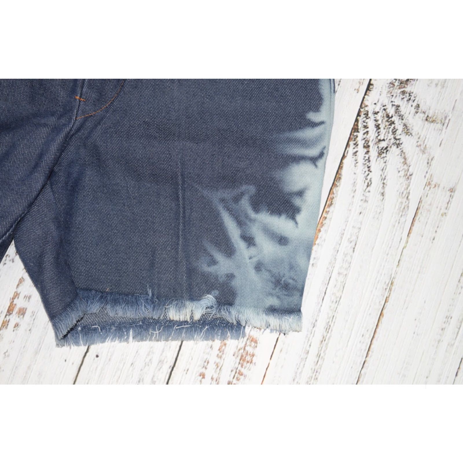 Denime VINTAGE WOMENS BLEACHED CUTOFF SHORTS BLUE DENIM 27" WAIST 60S 70S USA JORT STARS Size 27" / US 4 / IT 40 - 2 Thumbnail